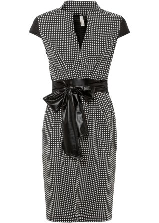 Kleid und Gürtel in schwarz von vorne - BODYFLIRT boutique