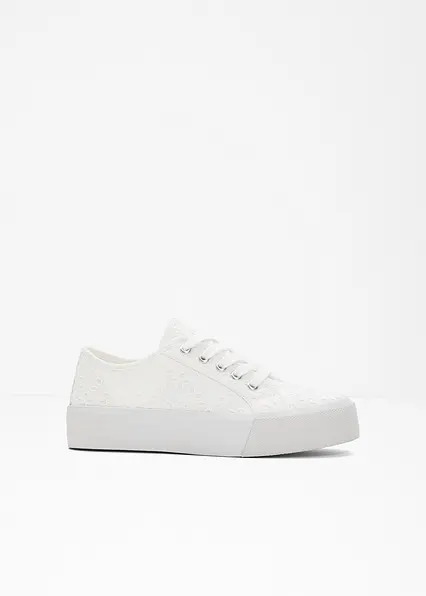 Plateau-Sneaker mit Lochstickerei in weiß von vorne - bonprix Plateau-Sneaker mit Lochstickerei in weiß von vorne - bonprix
