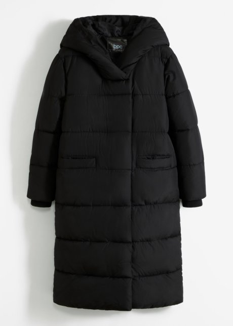 Wattierter Oversize-Mantel mit Kapuze, aus recyceltem Polyester in schwarz von vorne - bpc bonprix collection