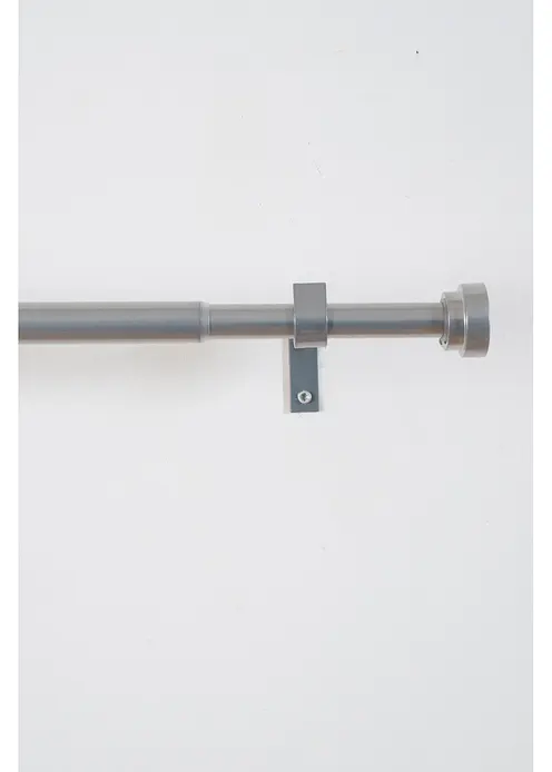 Ausziehbare Gardinenstange mit Endstück in silber von vorne - bonprix Ausziehbare Gardinenstange mit Endstück in silber von vorne - bonprix