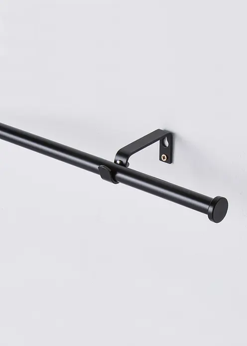Gardinenstange mit Endstück Scheibe in schwarz von vorne - bonprix Gardinenstange mit Endstück Scheibe in schwarz von vorne - bonprix