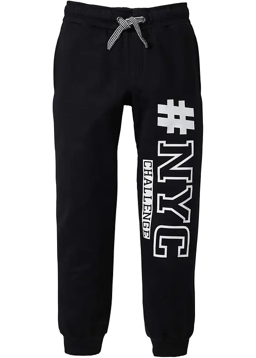 Jungen Sweathose mit Druck in schwarz von vorne - bonprix Jungen Sweathose mit Druck in schwarz von vorne - bonprix