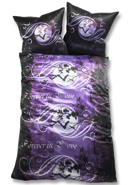 Le linge de lit «Vanessa» (Parure 2 pces.), Satin-Ambiance gothique garantie... et prix imbattable ! Satin: 100% polyester, grande brillance, tissu léger et facile d'entretien, fermeture zippée. Parure 2 pces.: Taie 80/80 cm + housse couette 135/200 cm.