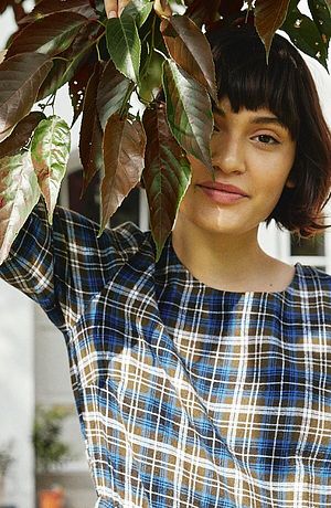 Damen - Ausgestelltes Midi-Kleid aus Flanell mit Volants - arktikblau kariert