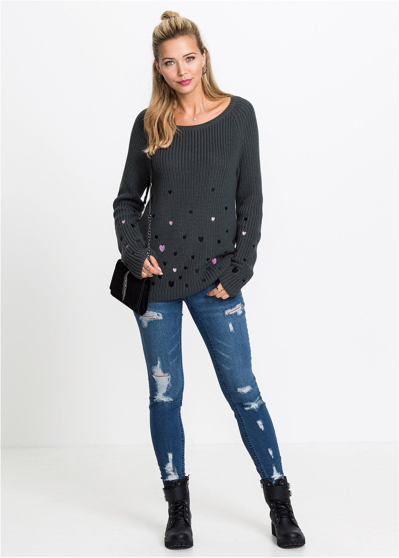 Sweter z haftem - Bonprix