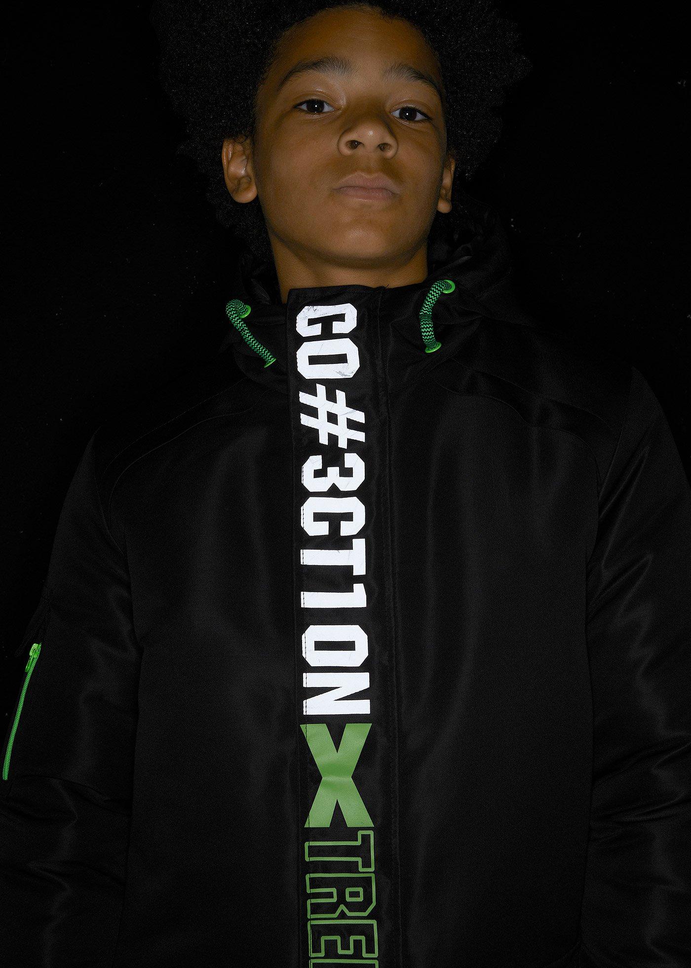 Kurtka zimowa z kapturem i sportowymi detalami - Bonprix