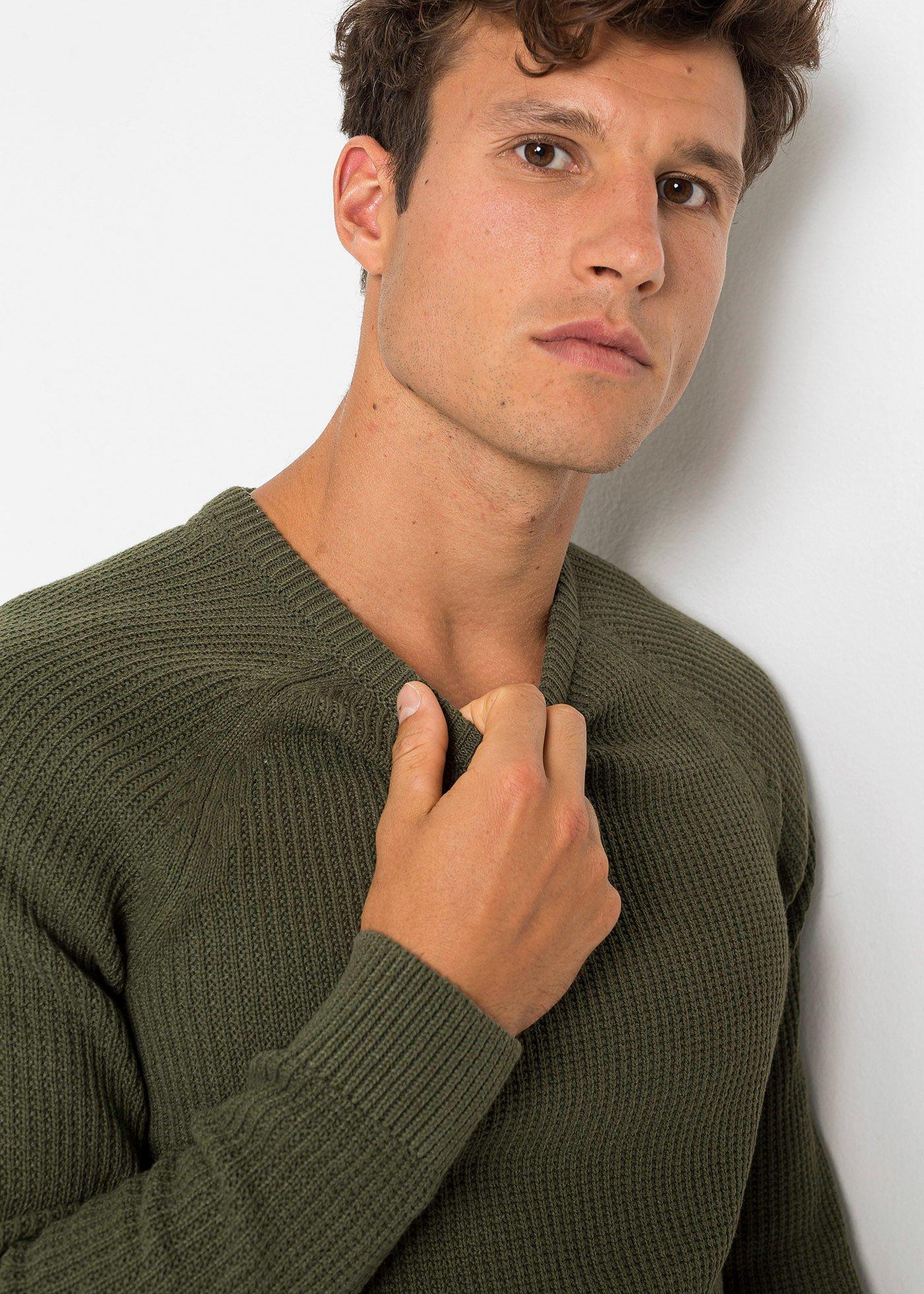 Sweter o luźnym splocie z bawełny z recyklingu - Bonprix