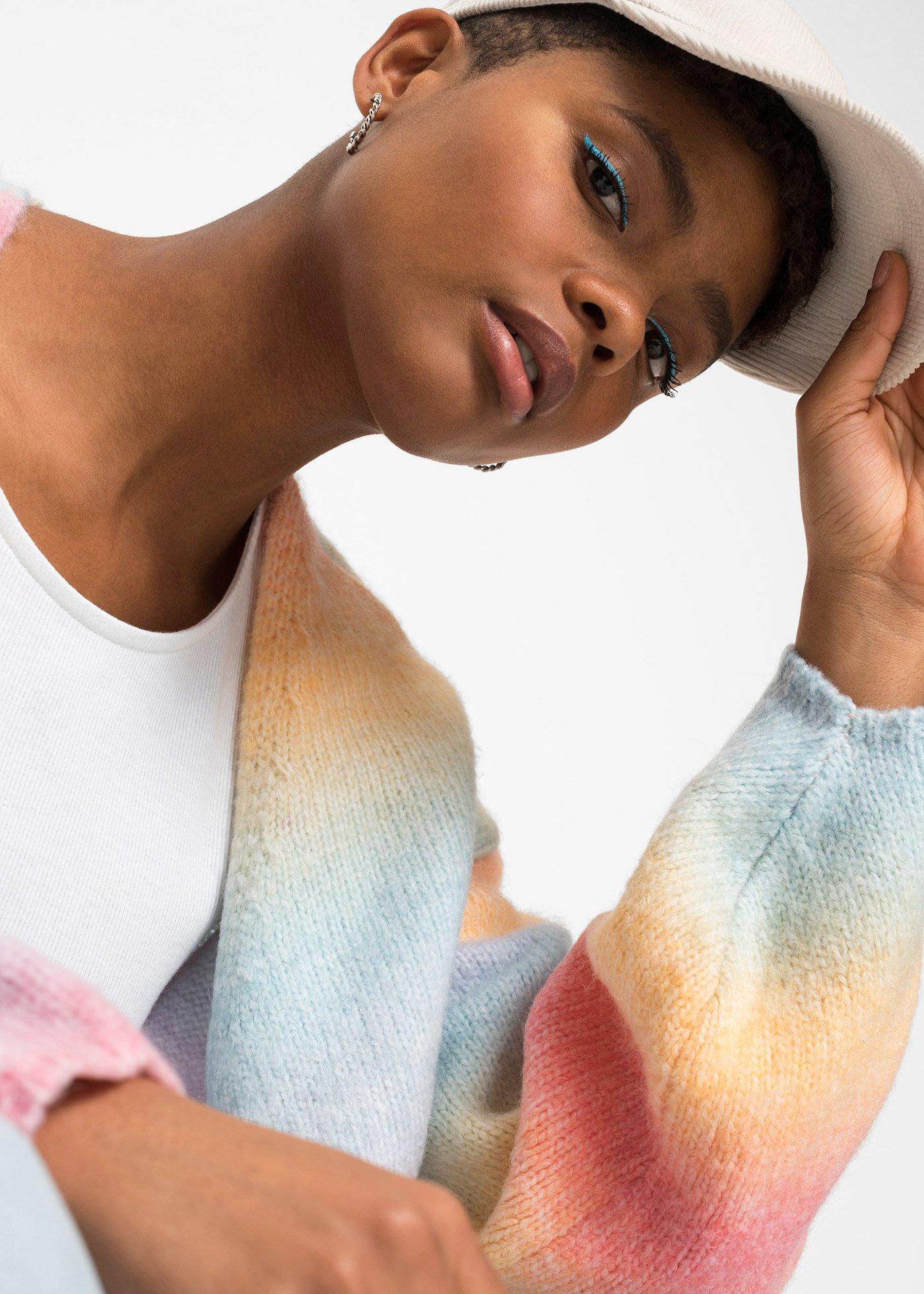 Sweter bez zapięcia, z miękkiej dzianiny z wełną, o splocie dużych oczek - Bonprix