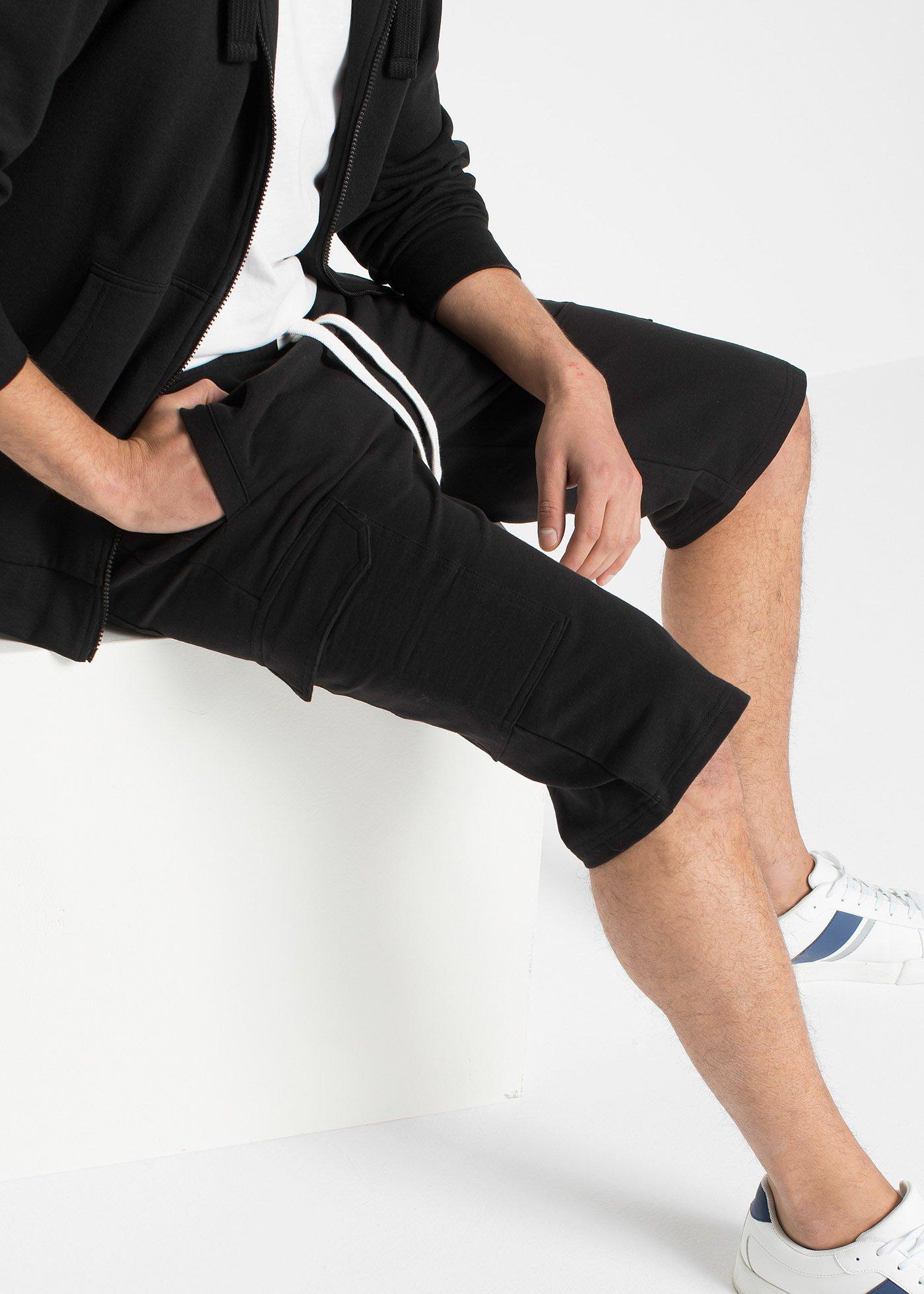 Bermudy dresowe bojówki z kieszeniami z boku nogawek - Bonprix