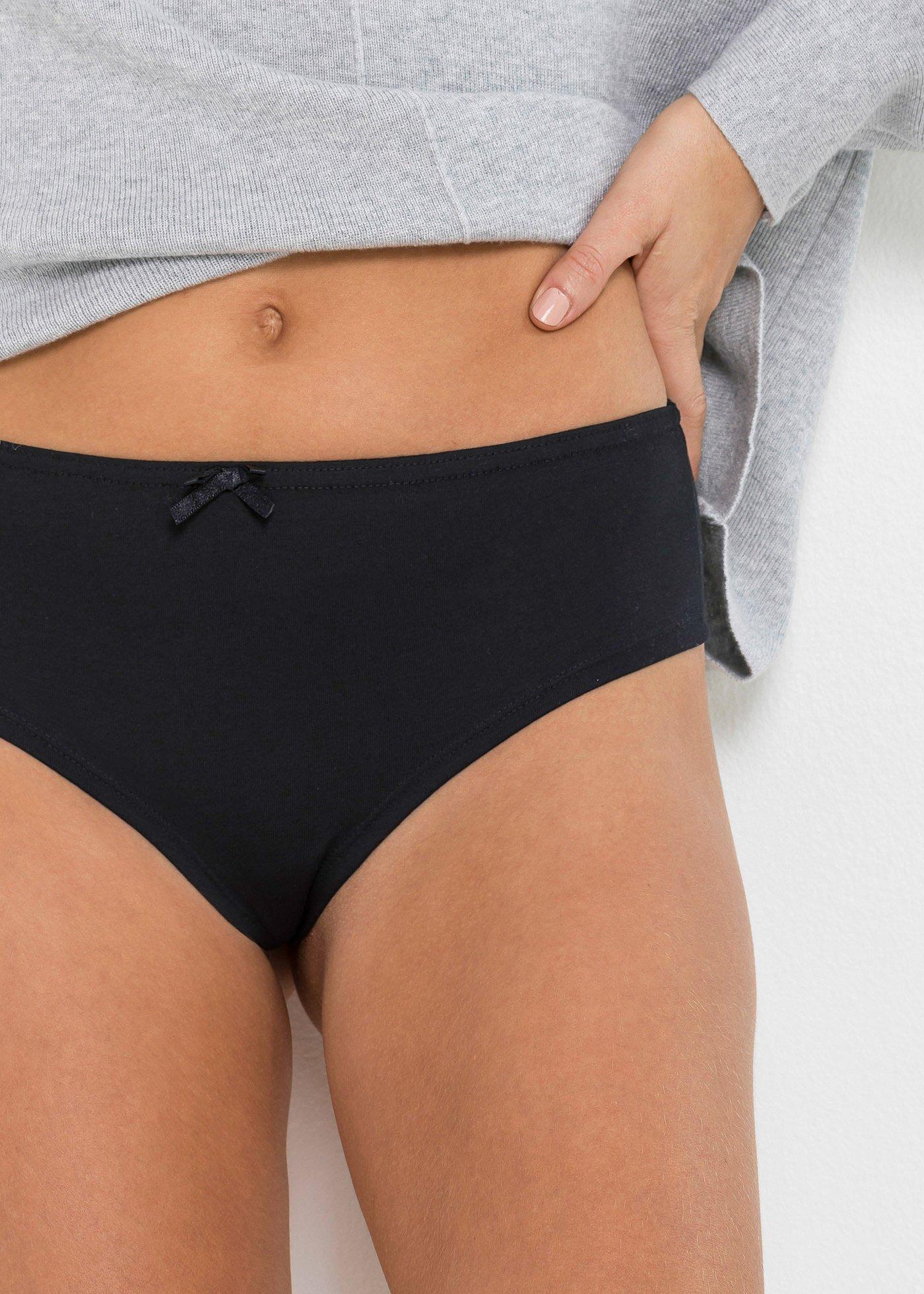 Stringi z wygodnej bawełny (4 pary) - Bonprix