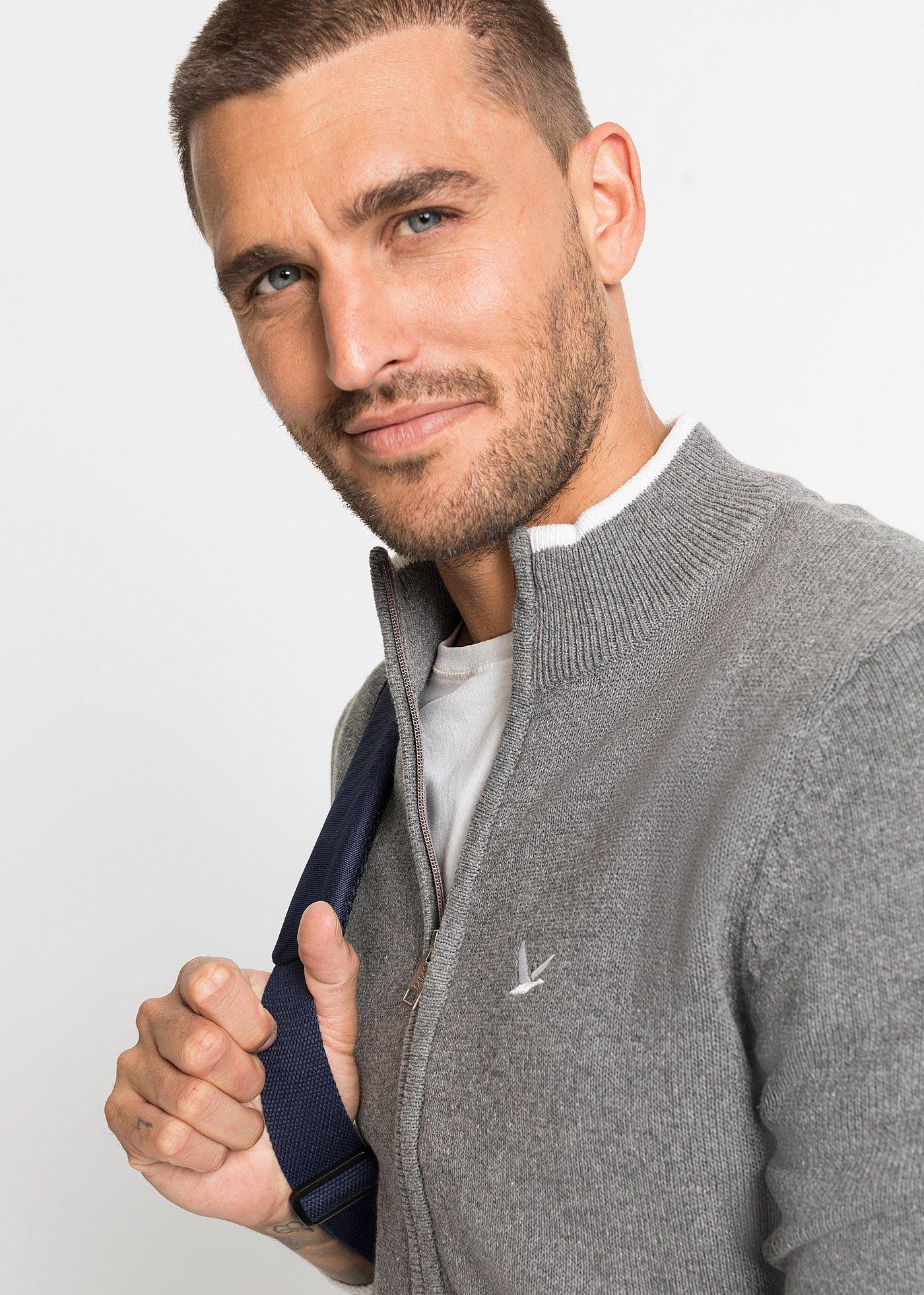 Sweter rozpinany ze stójką, z dzianiny o splocie drobnych oczek, z bawełny z recyklingu - Bonprix