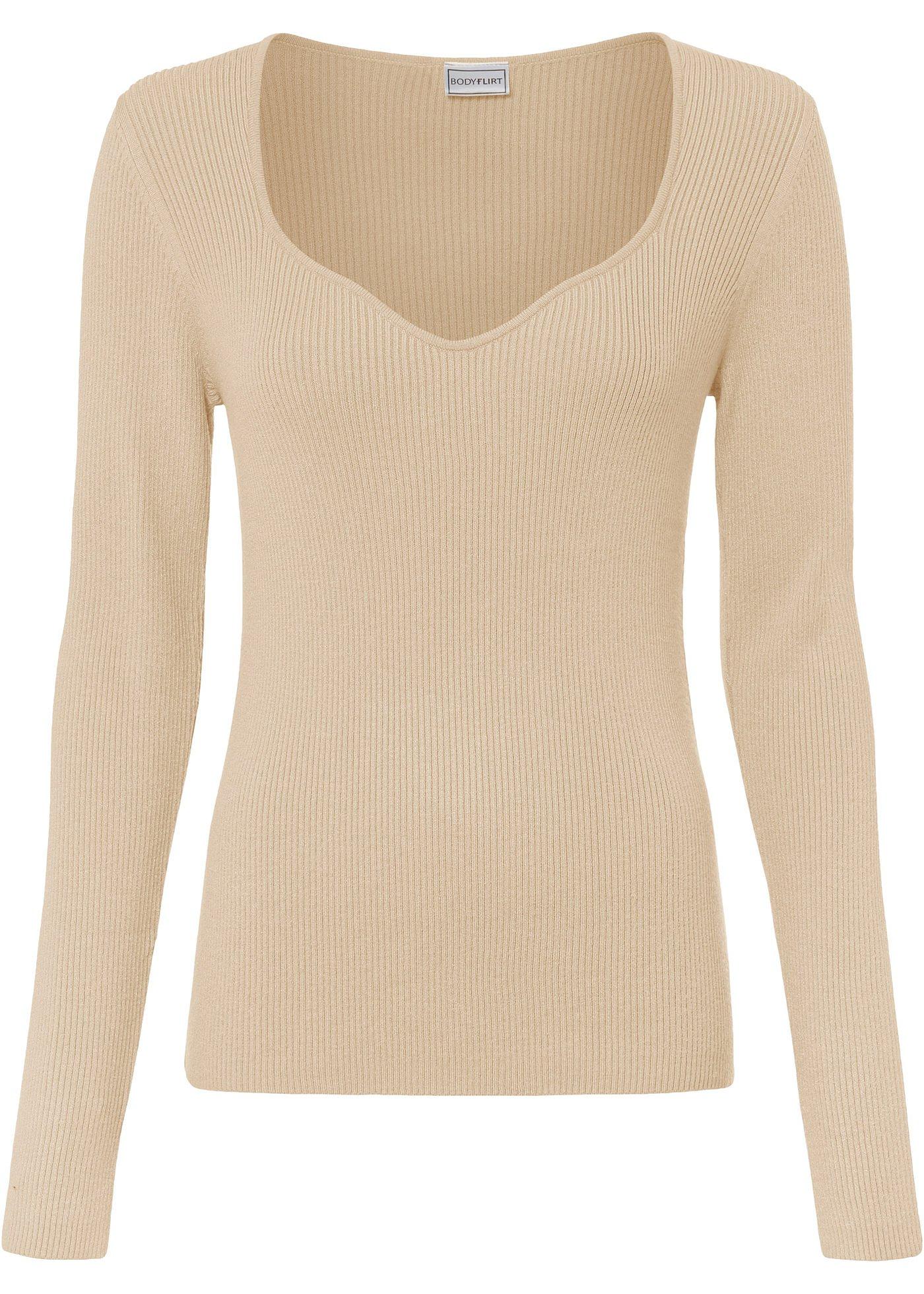 Pullover mit Herzauschnitt