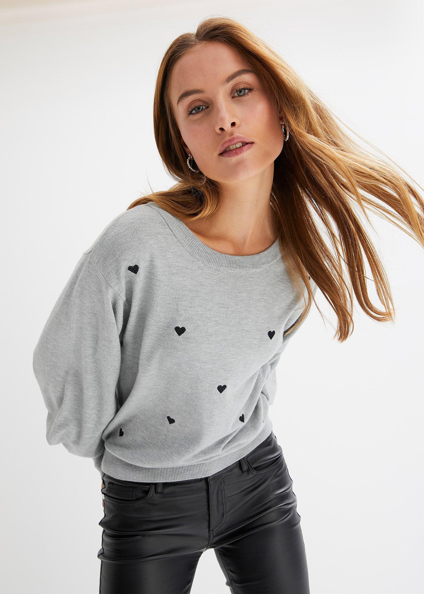 Sweter z haftem w serduszka z mieszanki wiskozy - Bonprix