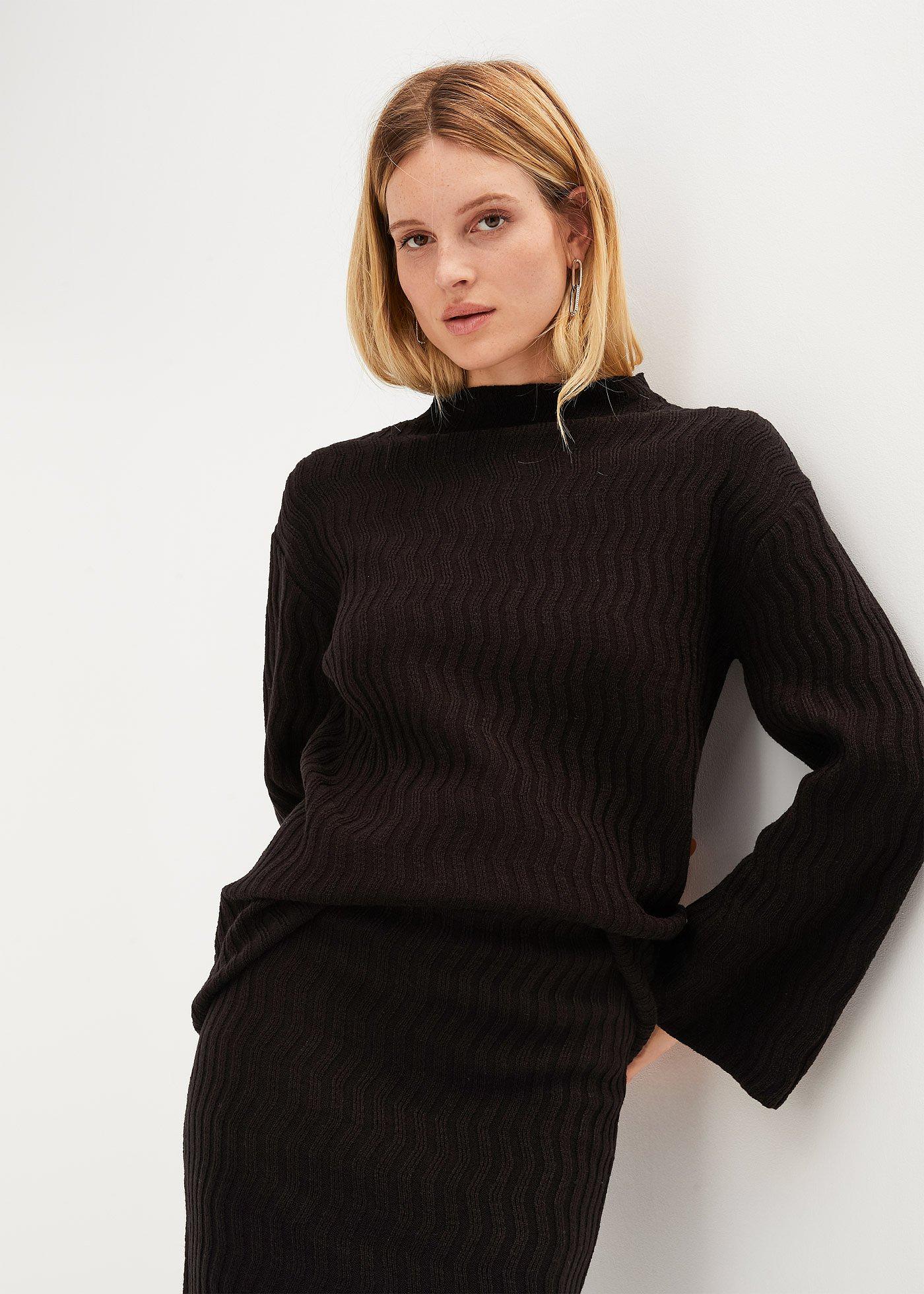 Sweter z cienkiej dzianiny w strukturalny wzór - Bonprix