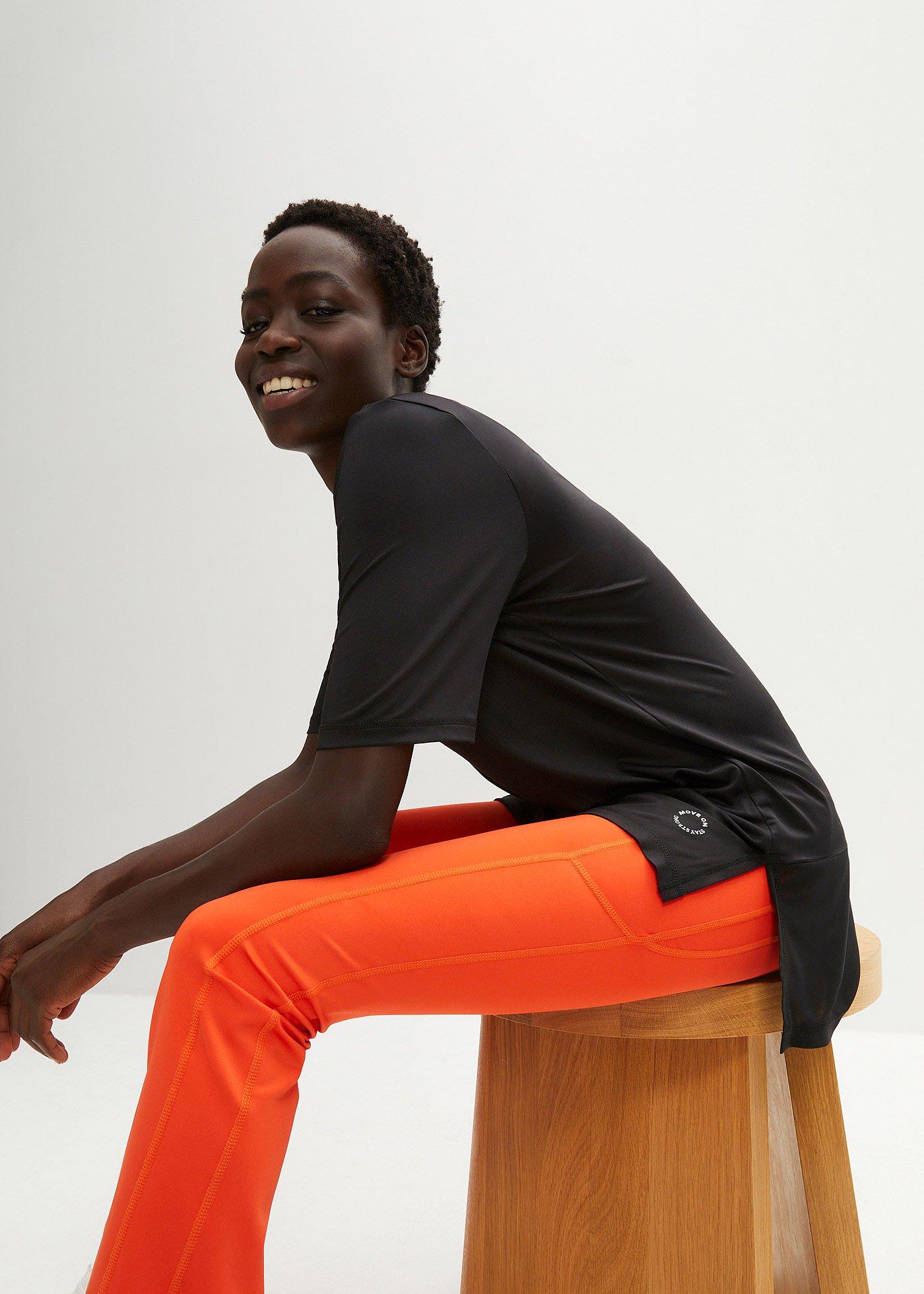 Długi T-shirt sportowy z siatkowymi wstawkami, szybkoschnący - Bonprix