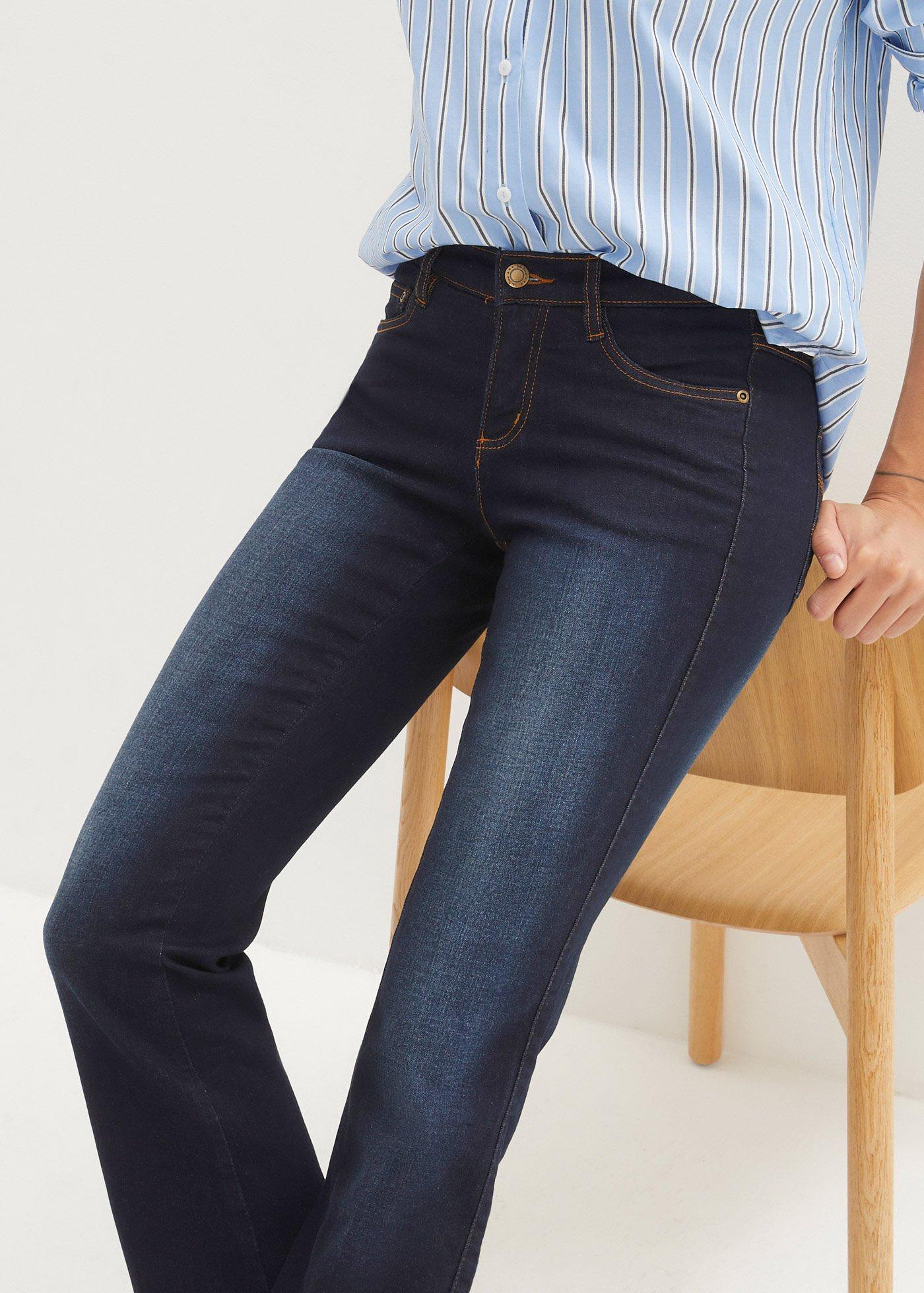 Dżinsy modelujące o kroju bootcut ze średnio wysokim stanem - Bonprix