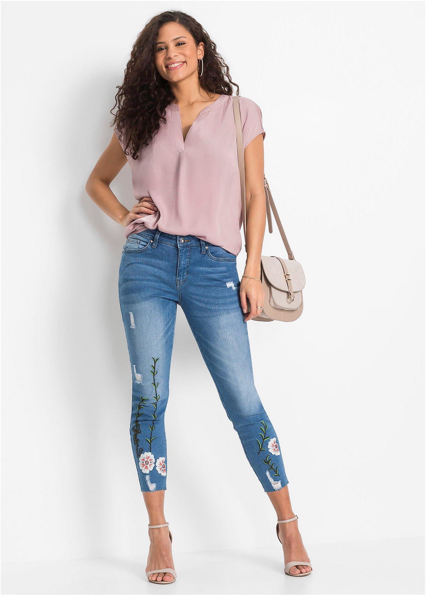 Luźniejsza bluzka satynowa z obniżoną linią ramion i krótkim rękawem - Bonprix