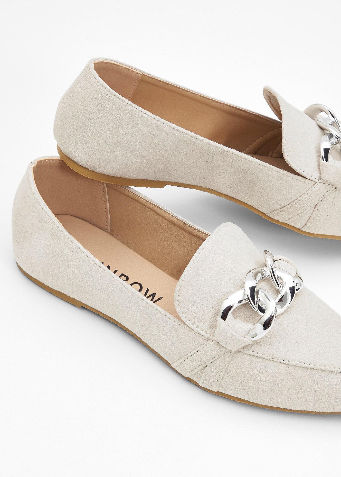Loafersy z łańcuszkiem - Bonprix
