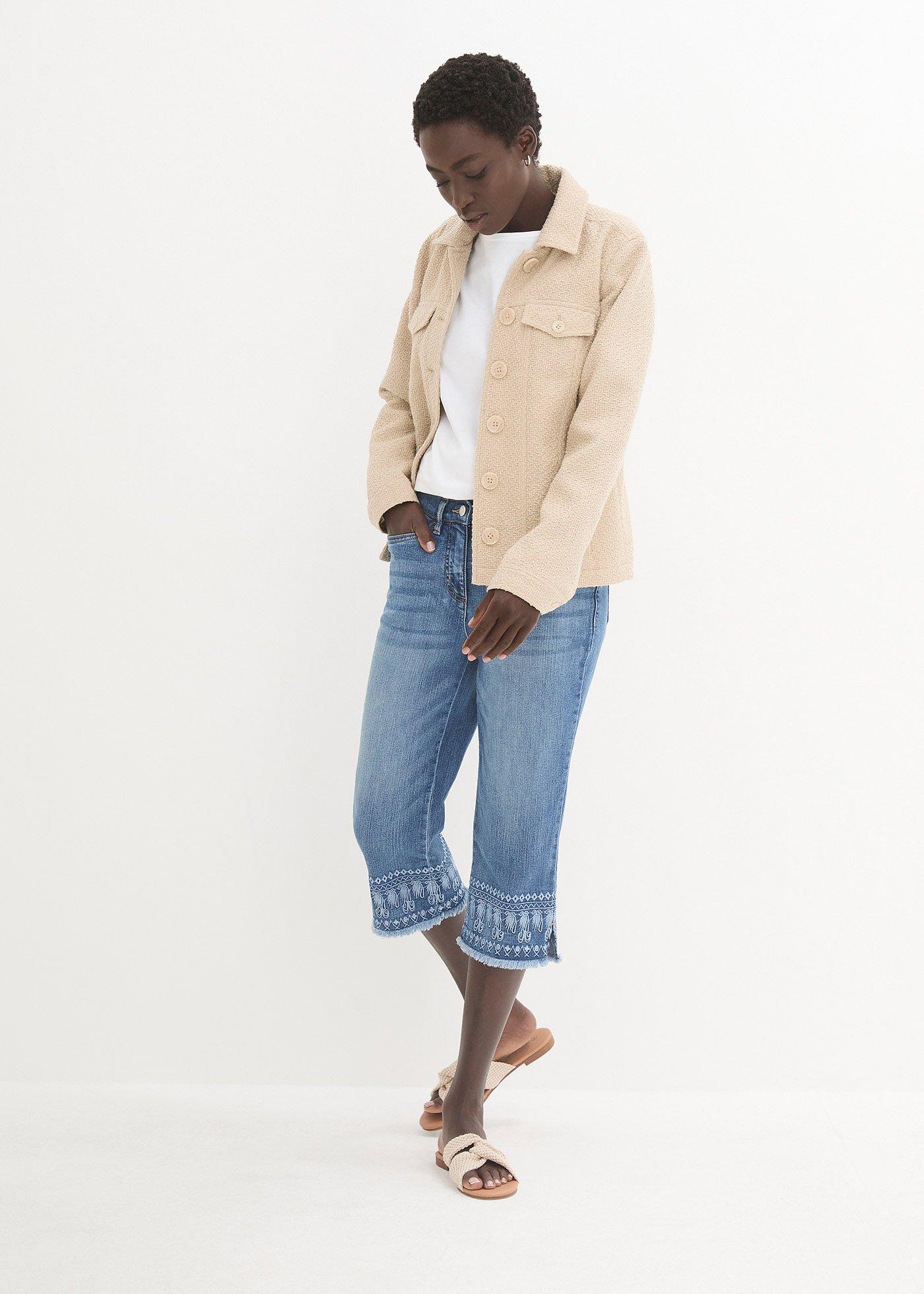 Dżinsy rybaczki z haftem - Bonprix