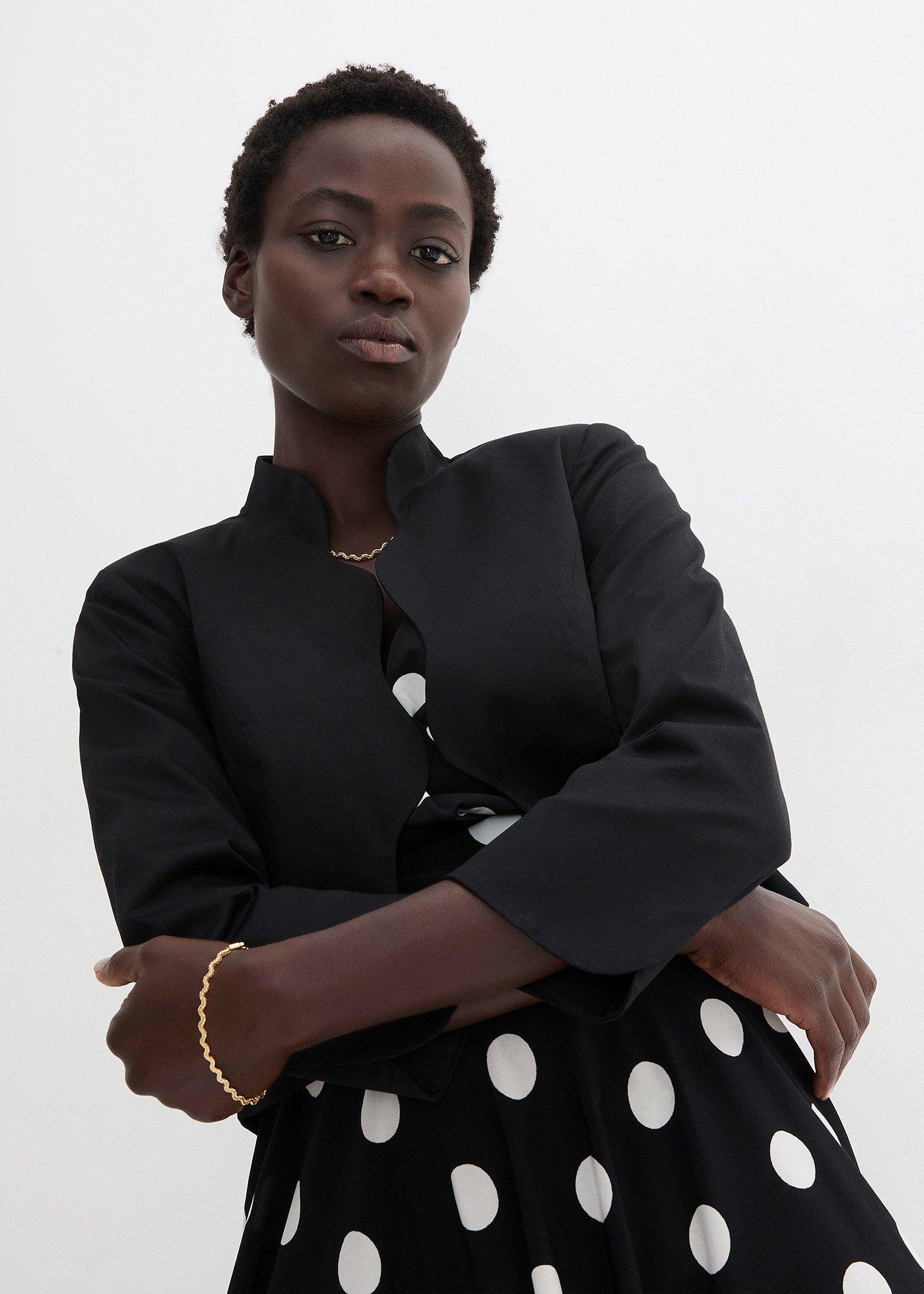 Bolerko z ozdobnie wyciętymi brzegami - Bonprix