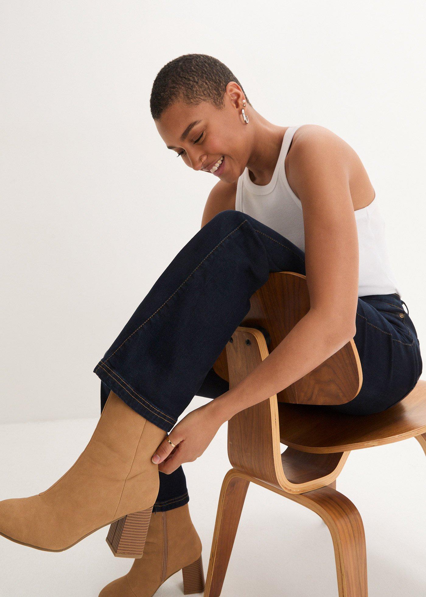 Dżinsy o kroju bootcut, high waist, z wygodnym paskiem - Bonprix