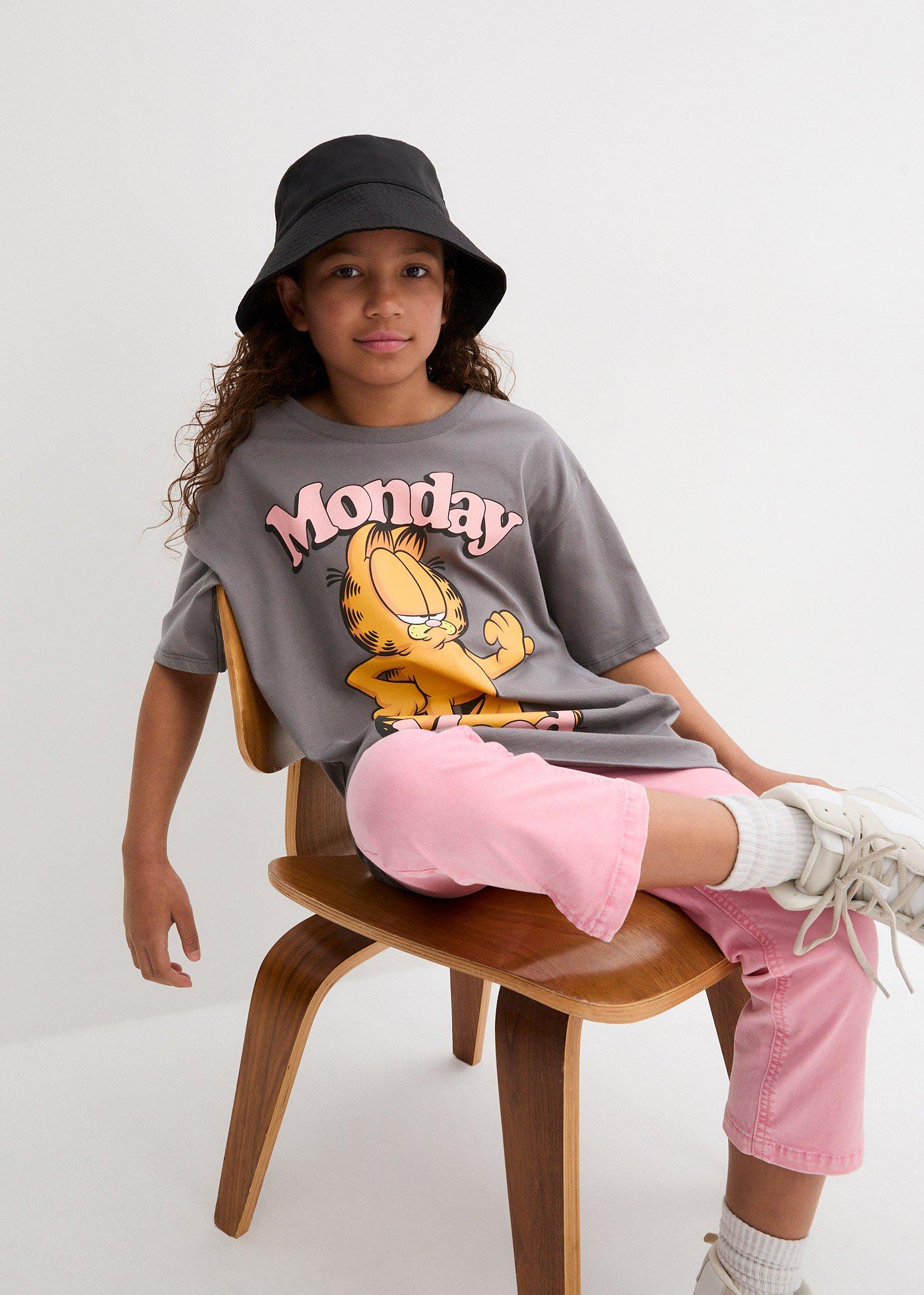 T-shirt z czystej bawełny z nadrukiem Garfielda - Bonprix