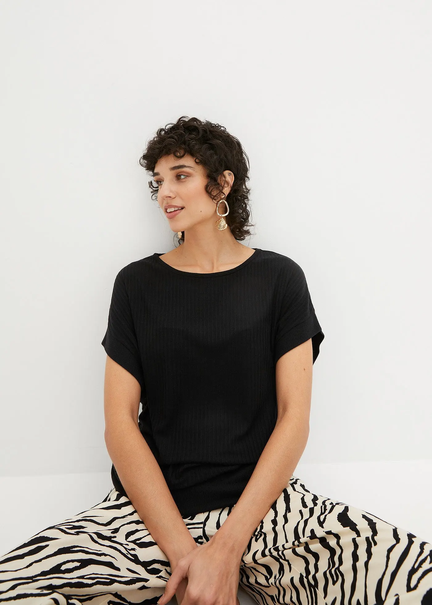 Футболка Bonprix Rippshirt mit Fledermausärmeln