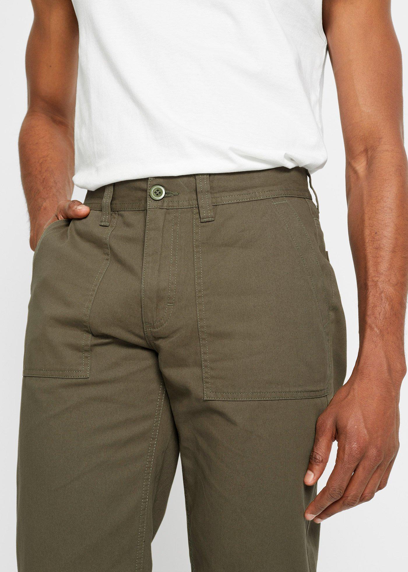 Długie bermudy z naszywanymi kieszeniami, Regular Fit - Bonprix