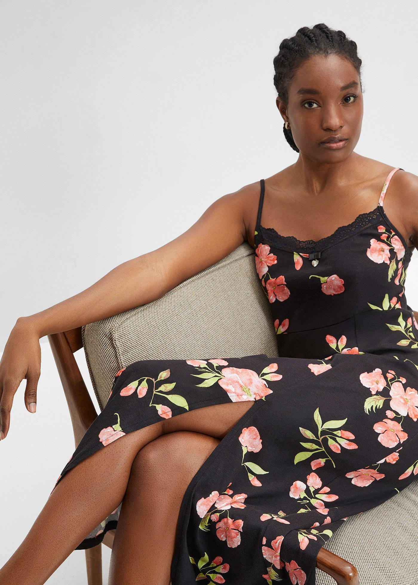 Koszula nocna na wąskich ramiączkach, z delikatną koronką - Bonprix