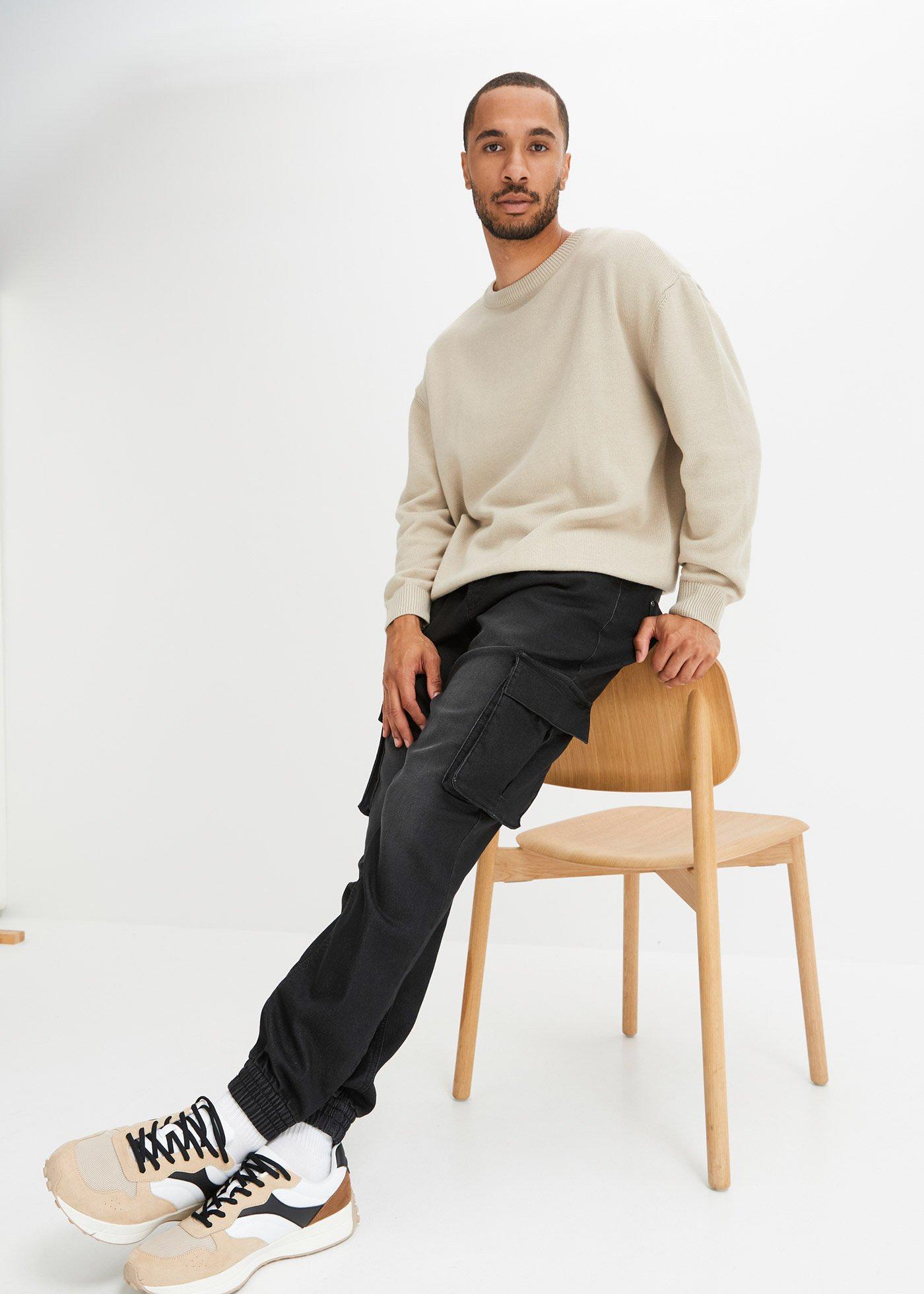 Jeansy dresowe z kieszeniami cargo, slim fit, straight, z gumką w talii - Bonprix