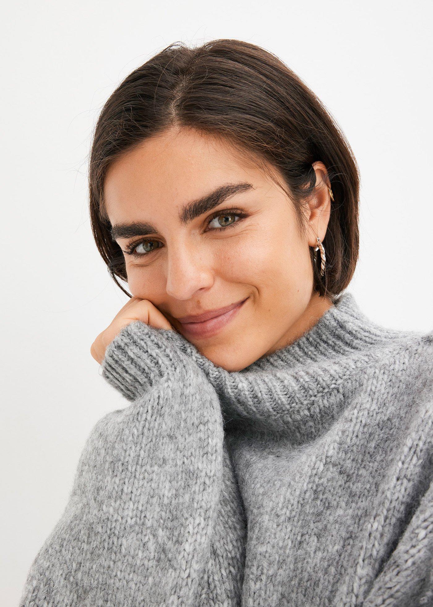 Sweter z grubej dzianiny z wysoką stójką - Bonprix