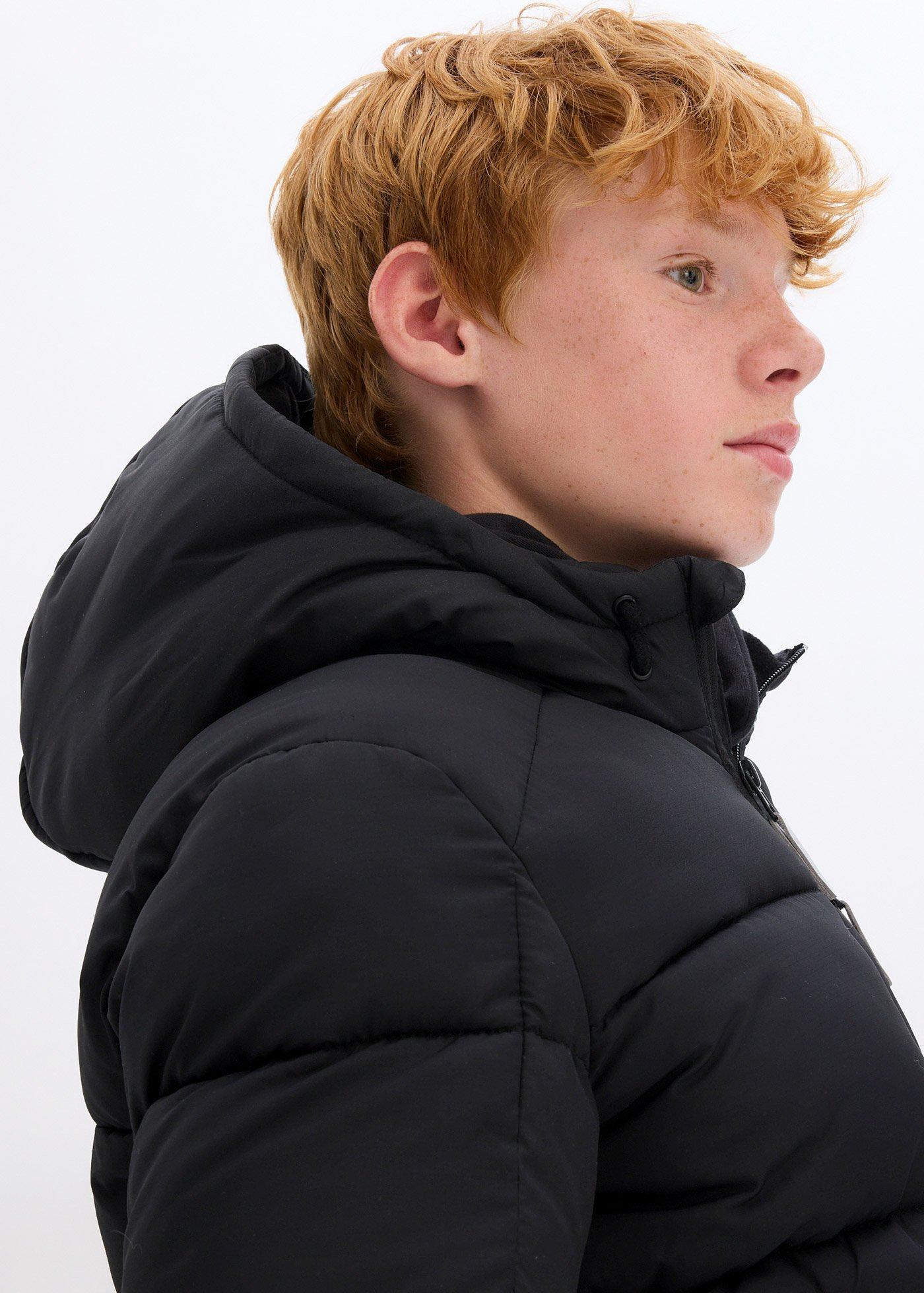 Zimowa kurtka pikowana z kapturem, na ciepłej podszewce - Bonprix