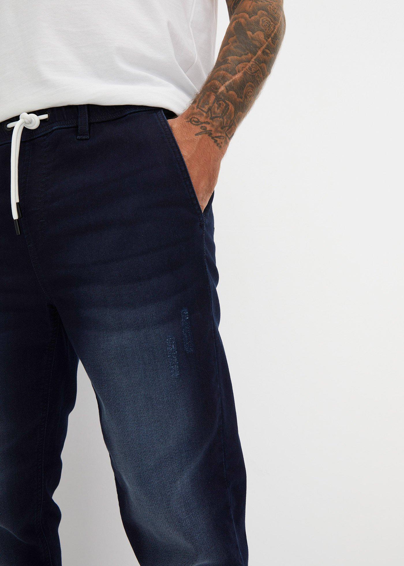 Joggery jeansowe z gumką w talii, regular fit, straight - Bonprix