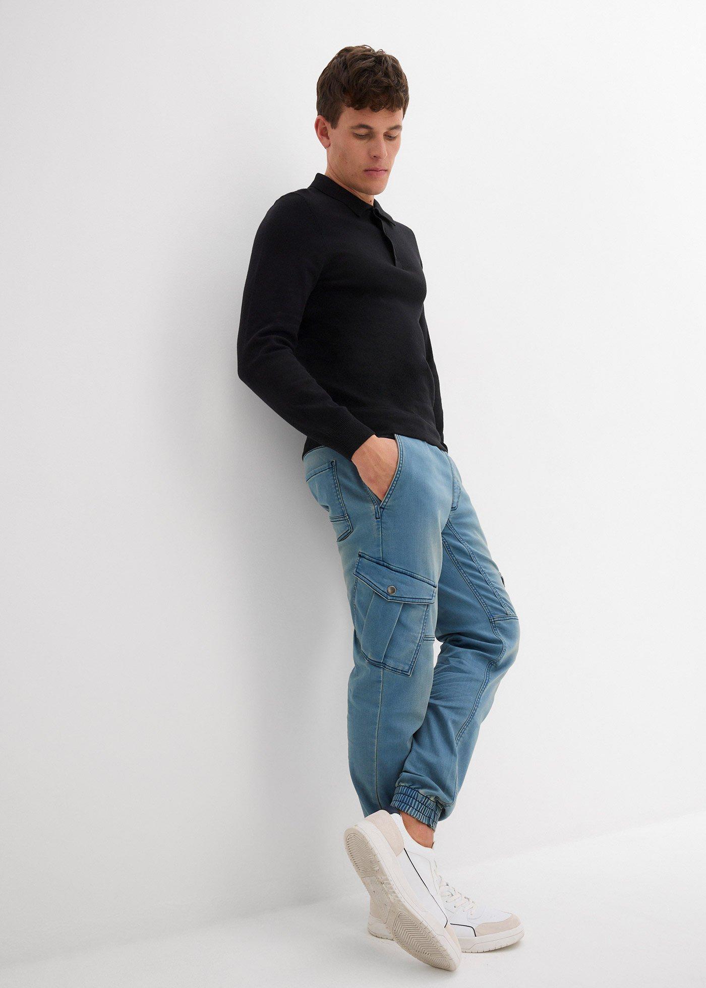 Joggery jeansowe o kroju regular fit z elastyczną gumką w talii, straight - Bonprix