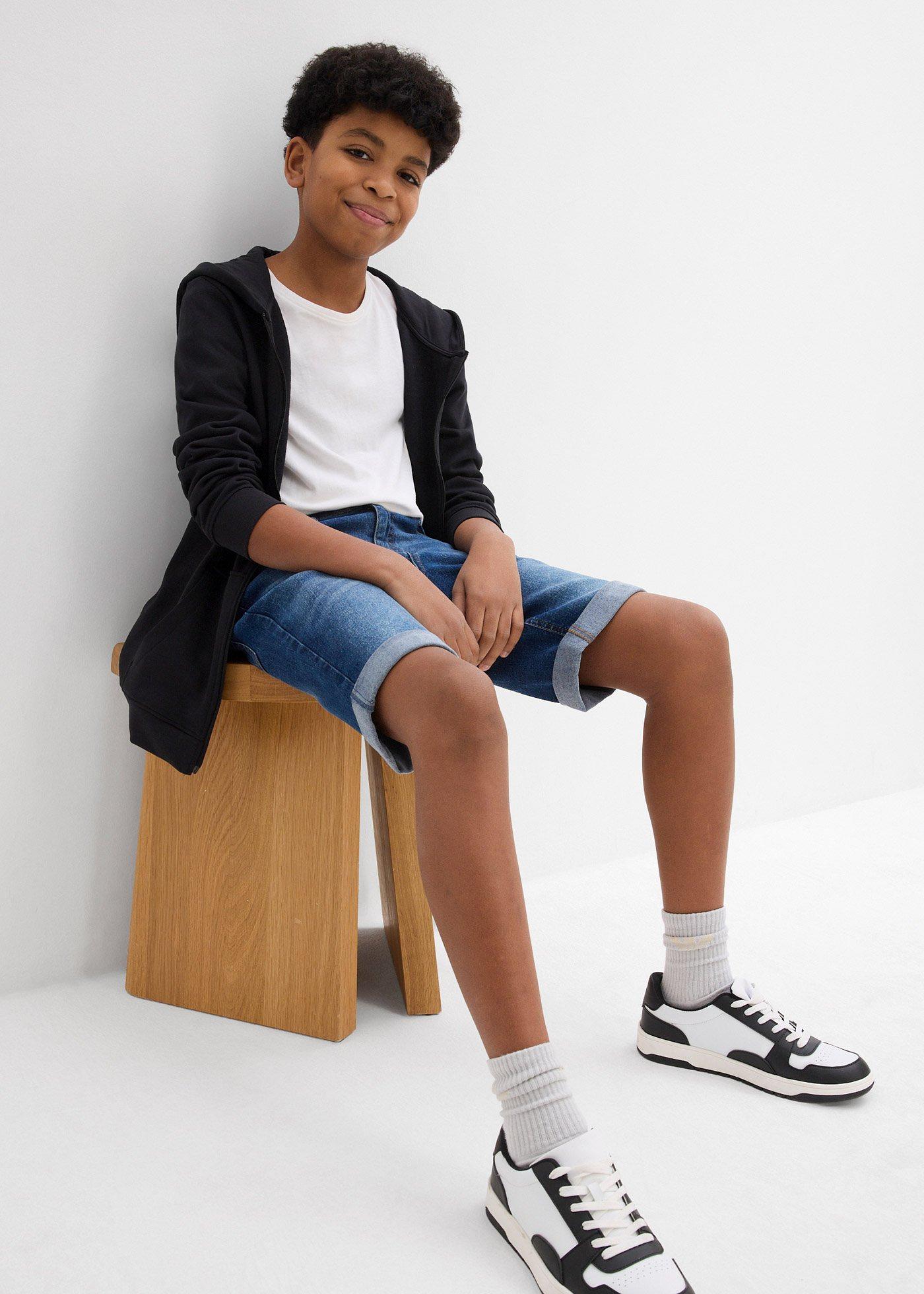 Bermudy dżinsowe chłopięce ze stretchem, z regulowanym paskiem - Bonprix