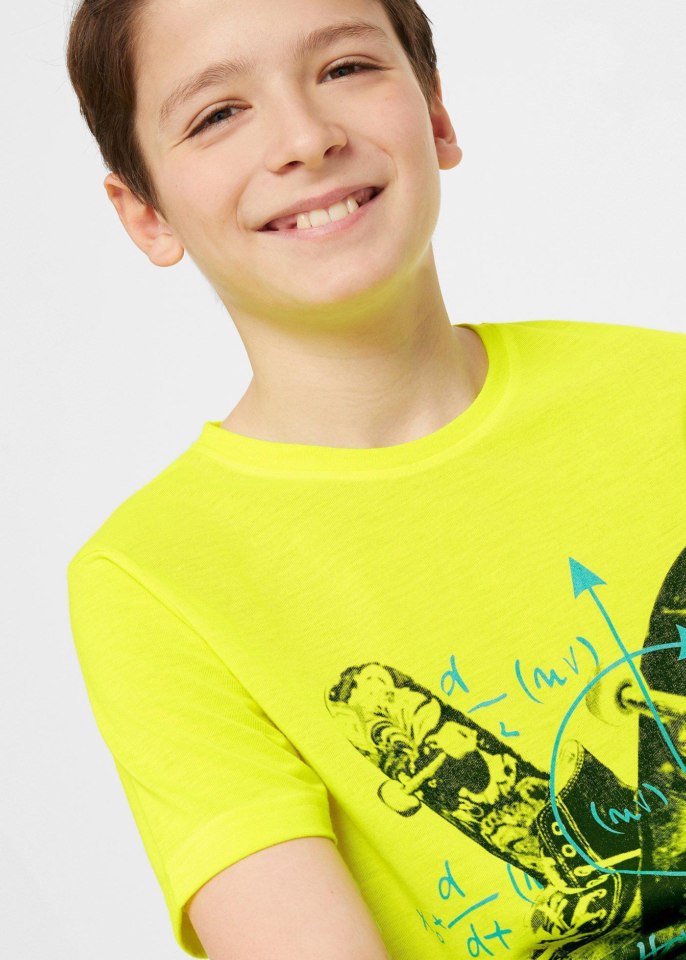 T-shirt z nadrukiem deskorolki - Bonprix