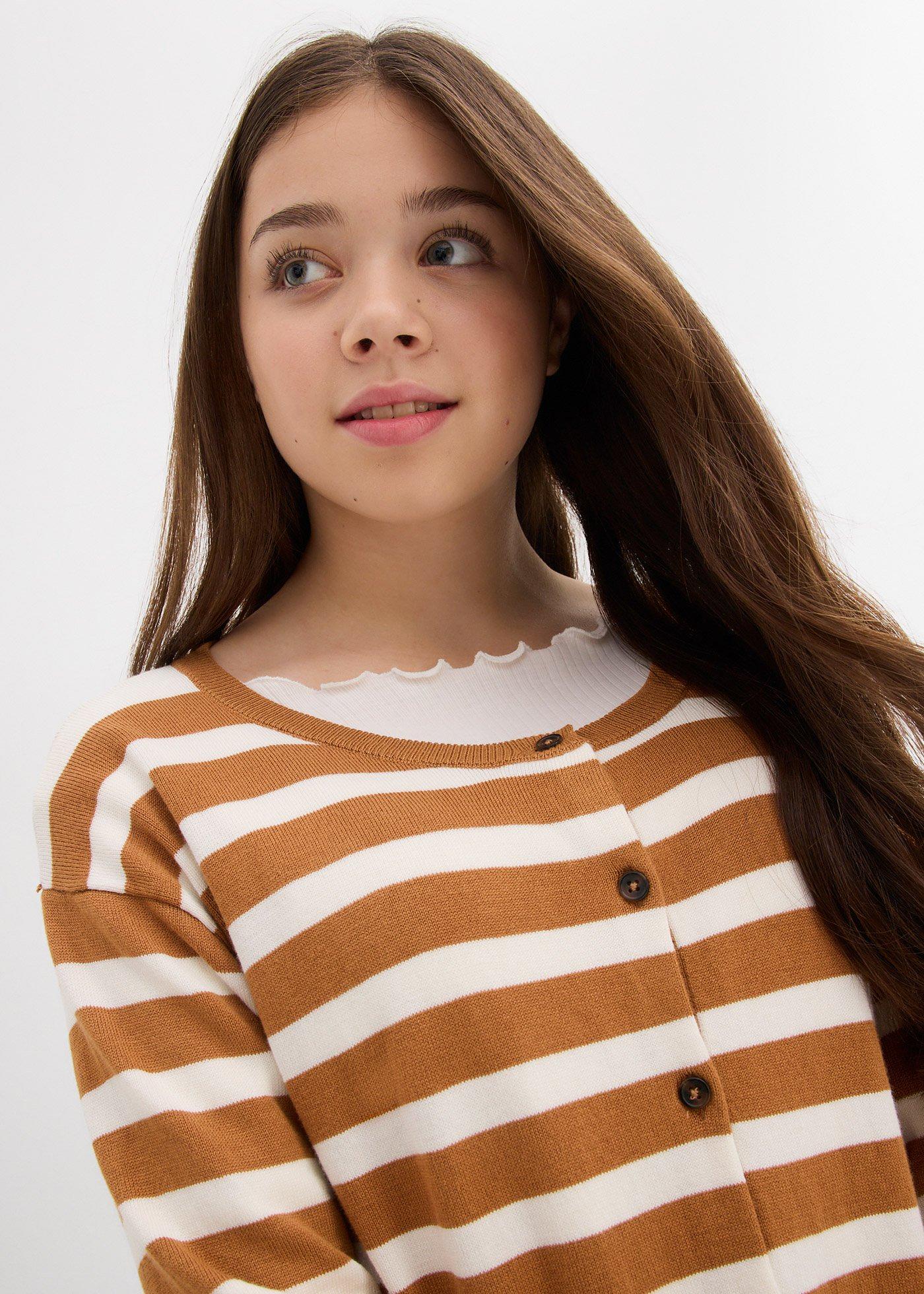 Sweter rozpinany z dzianiny o splocie drobnych oczek z miękkiej mieszanki wiskozy - Bonprix