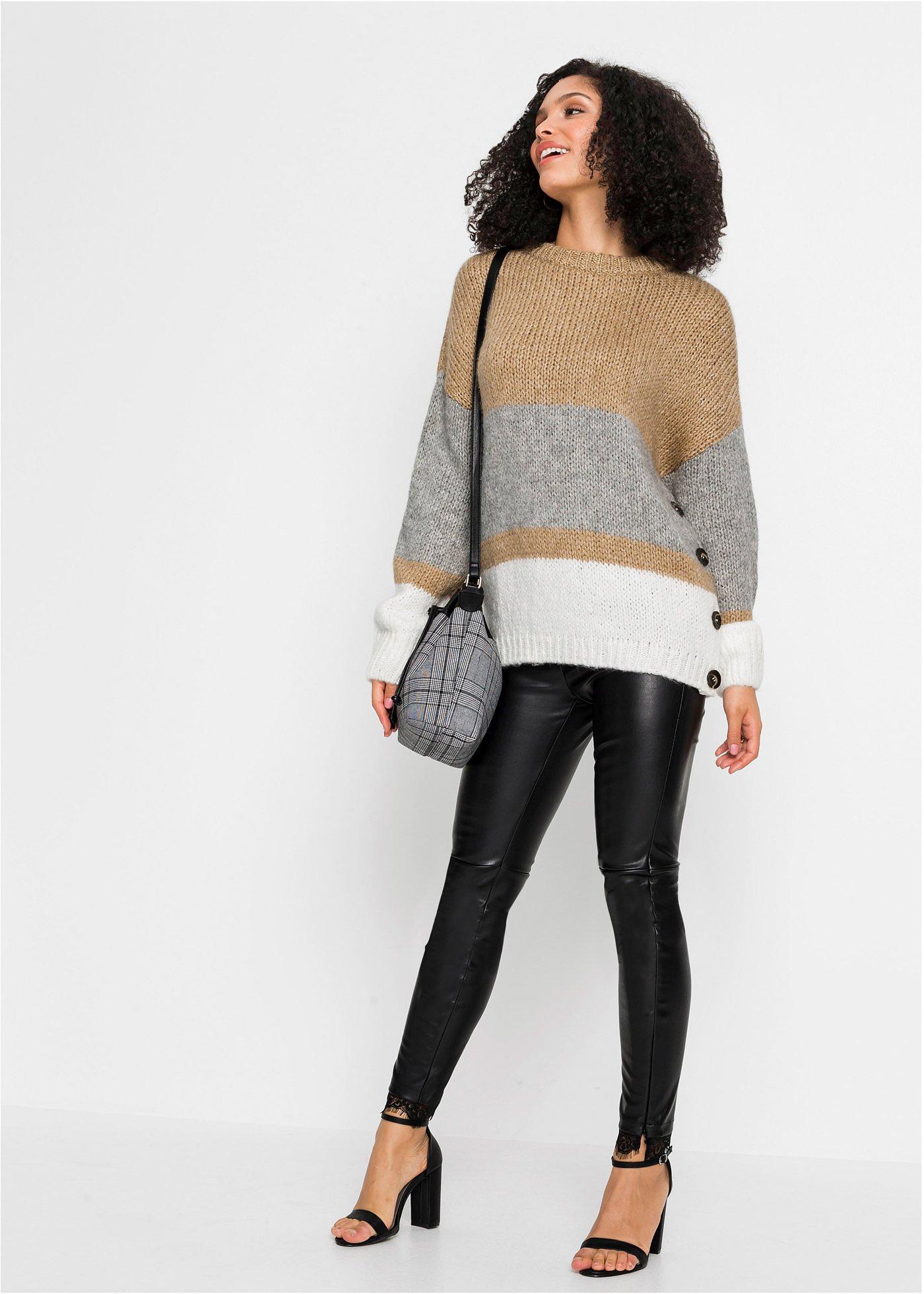 Sweter oversize w paski z guzikami - Bonprix
