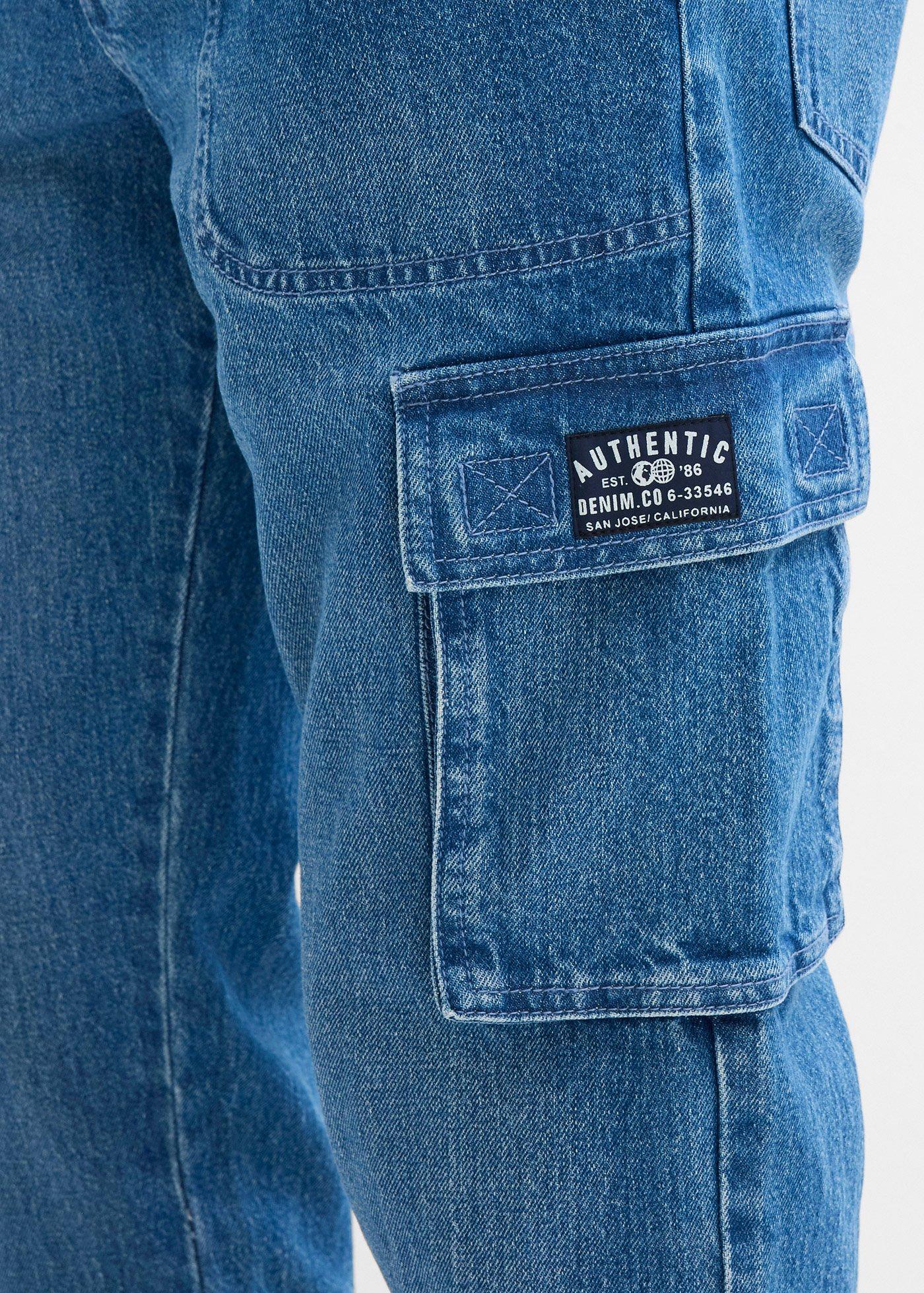 Dżinsy o kroju relaxed fit, straight, z kieszeniami cargo - Bonprix