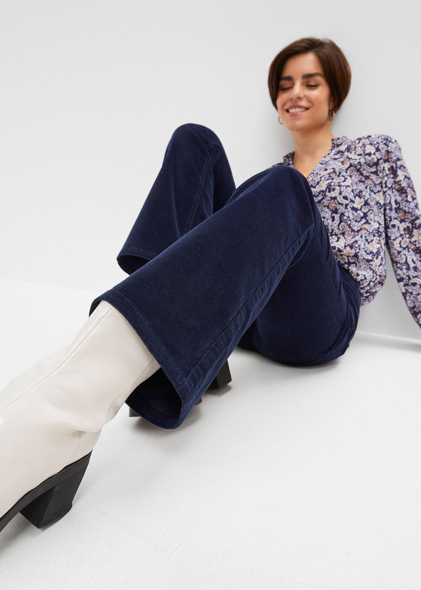 Spodnie sztruksowe ze stretchem o kroju bootcut - Bonprix