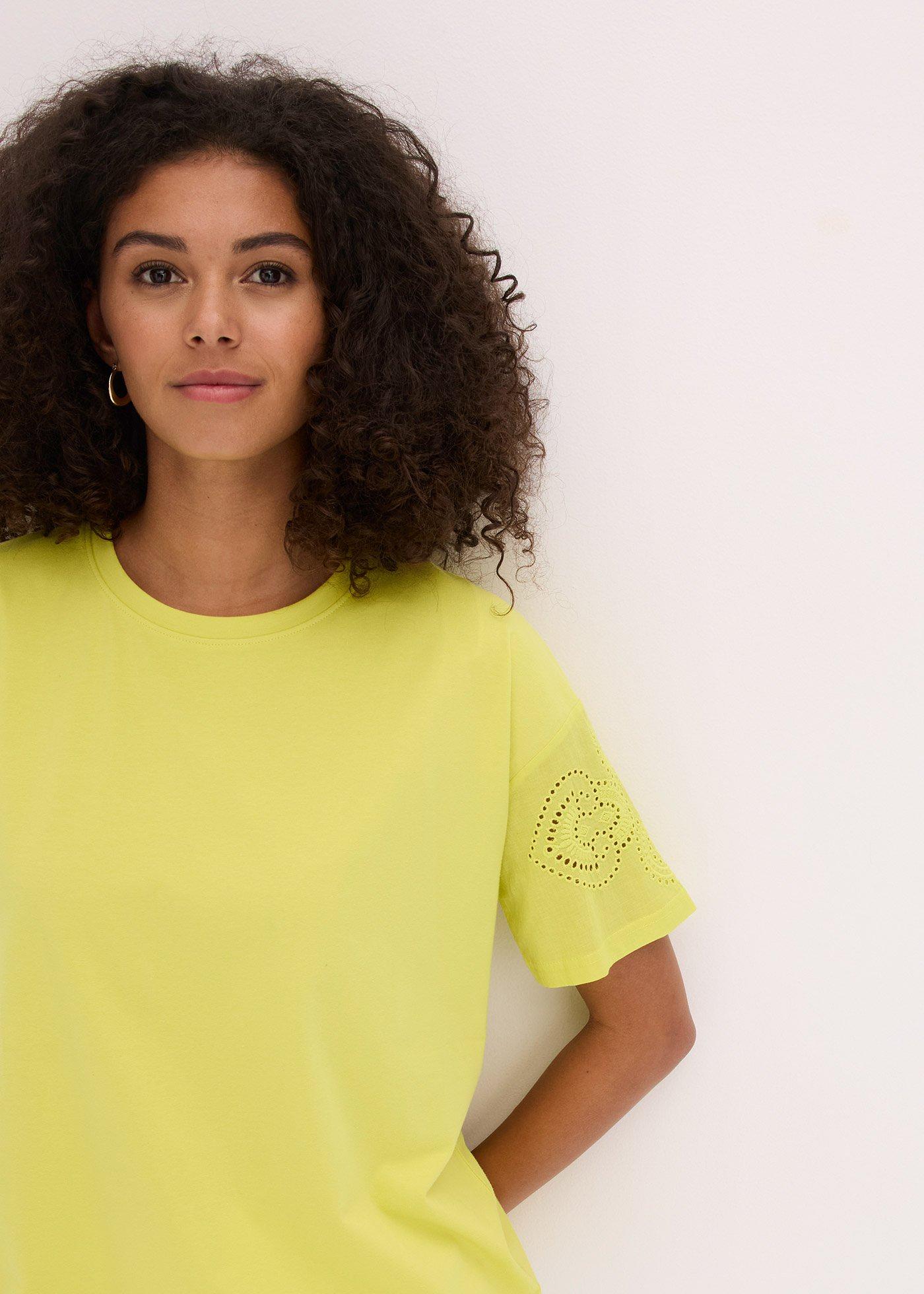 T-shirt z ażurowym haftem - Bonprix
