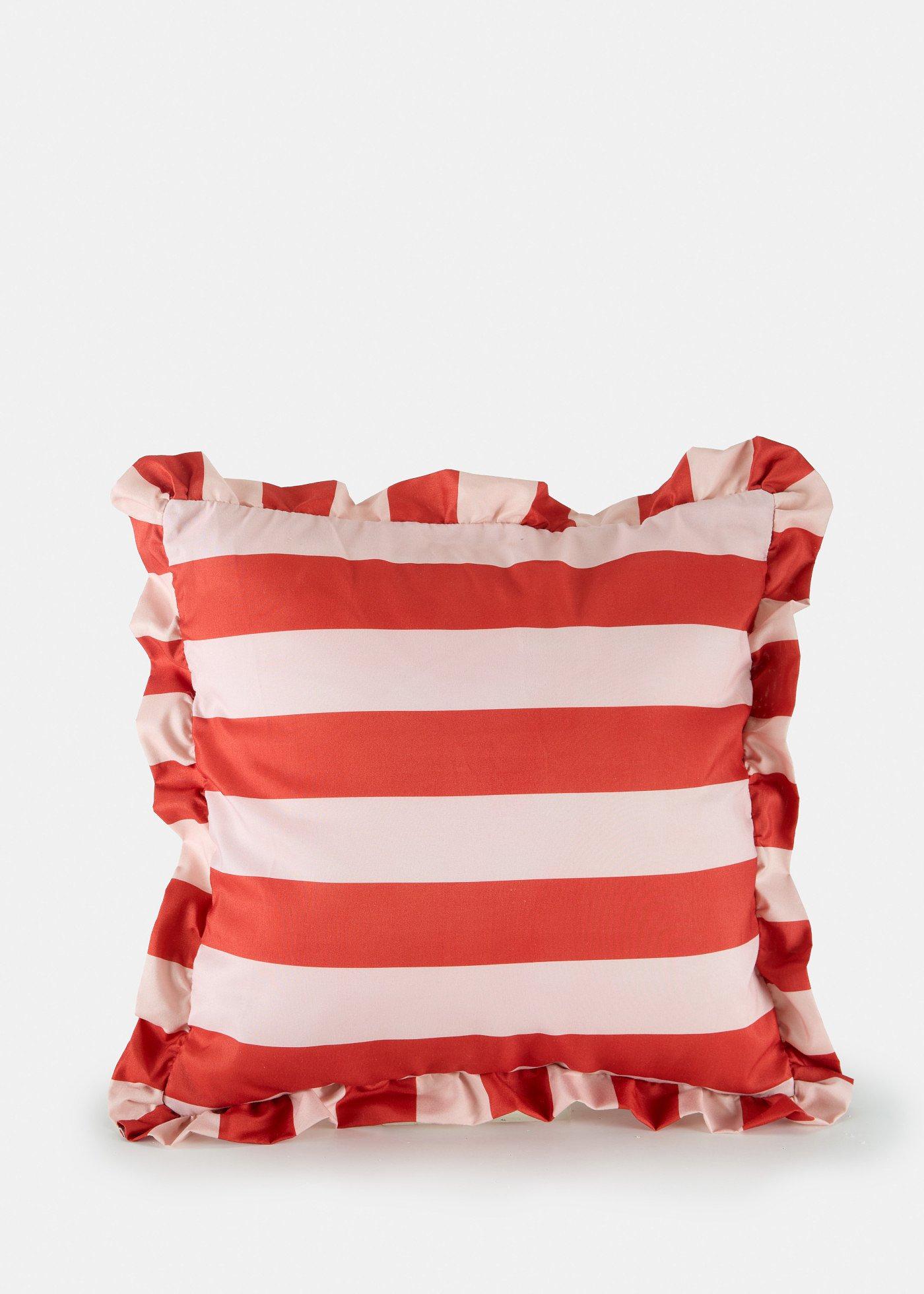 Housse de coussin rayée à volants