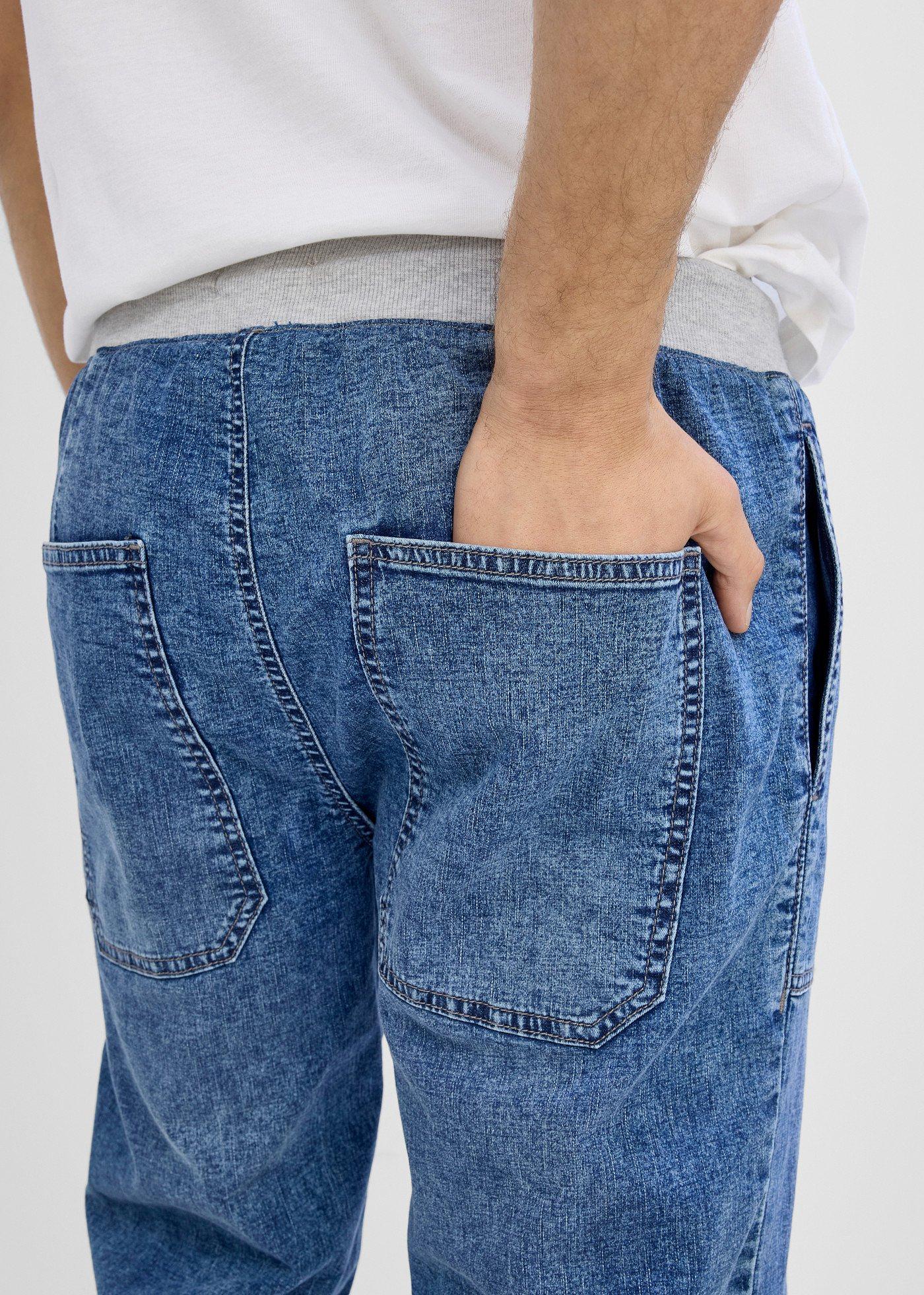 Lekkie długie bermudy jeansowe z elastyczną gumką w talii, relaxed fit - Bonprix