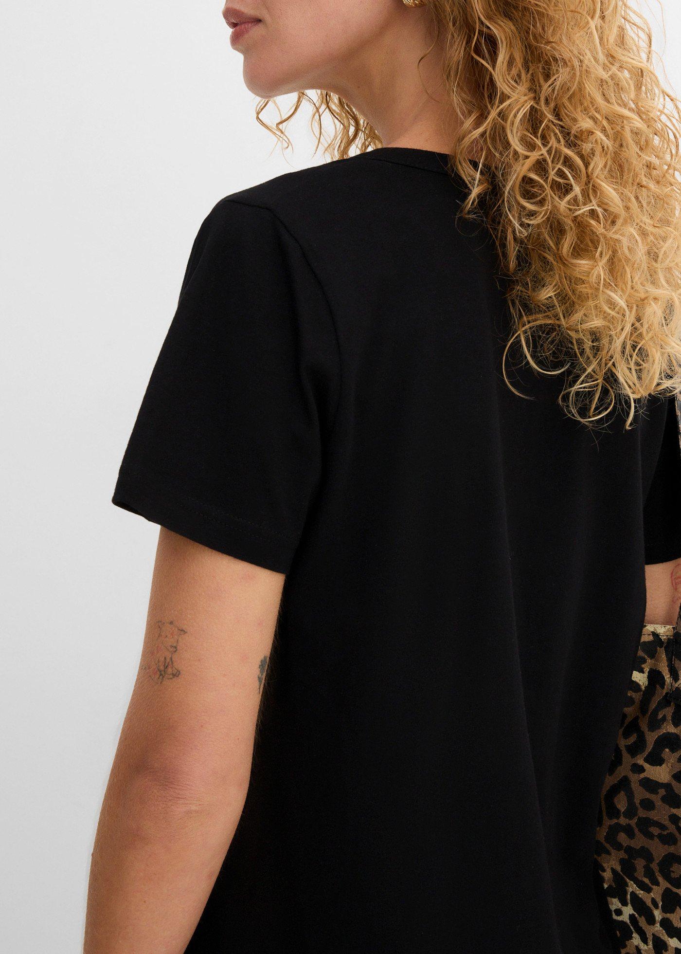 T-shirt z dekoracyjnym dekoltem - Bonprix
