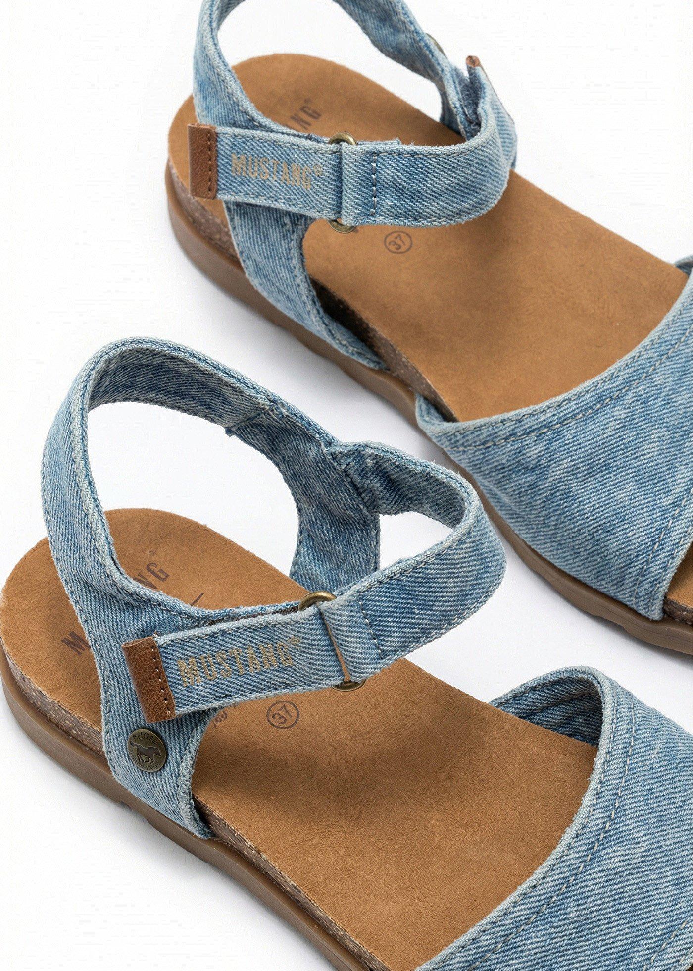 Sandały Mustang z materiału przypominającego jeans - Bonprix