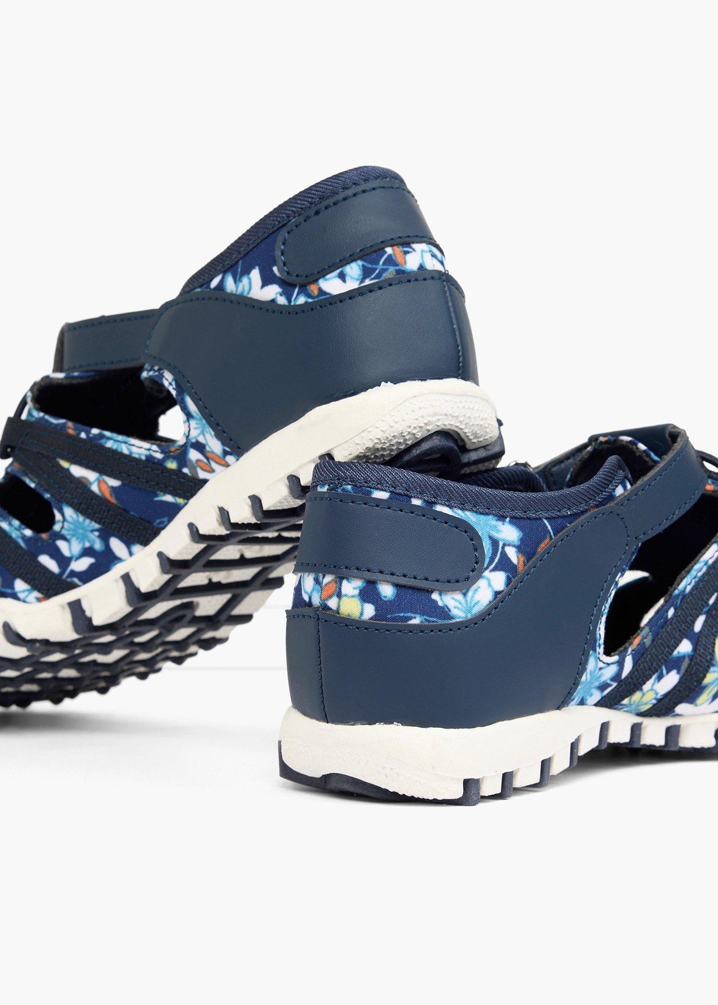 Buty wsuwane na profilowanej podeszwie - Bonprix