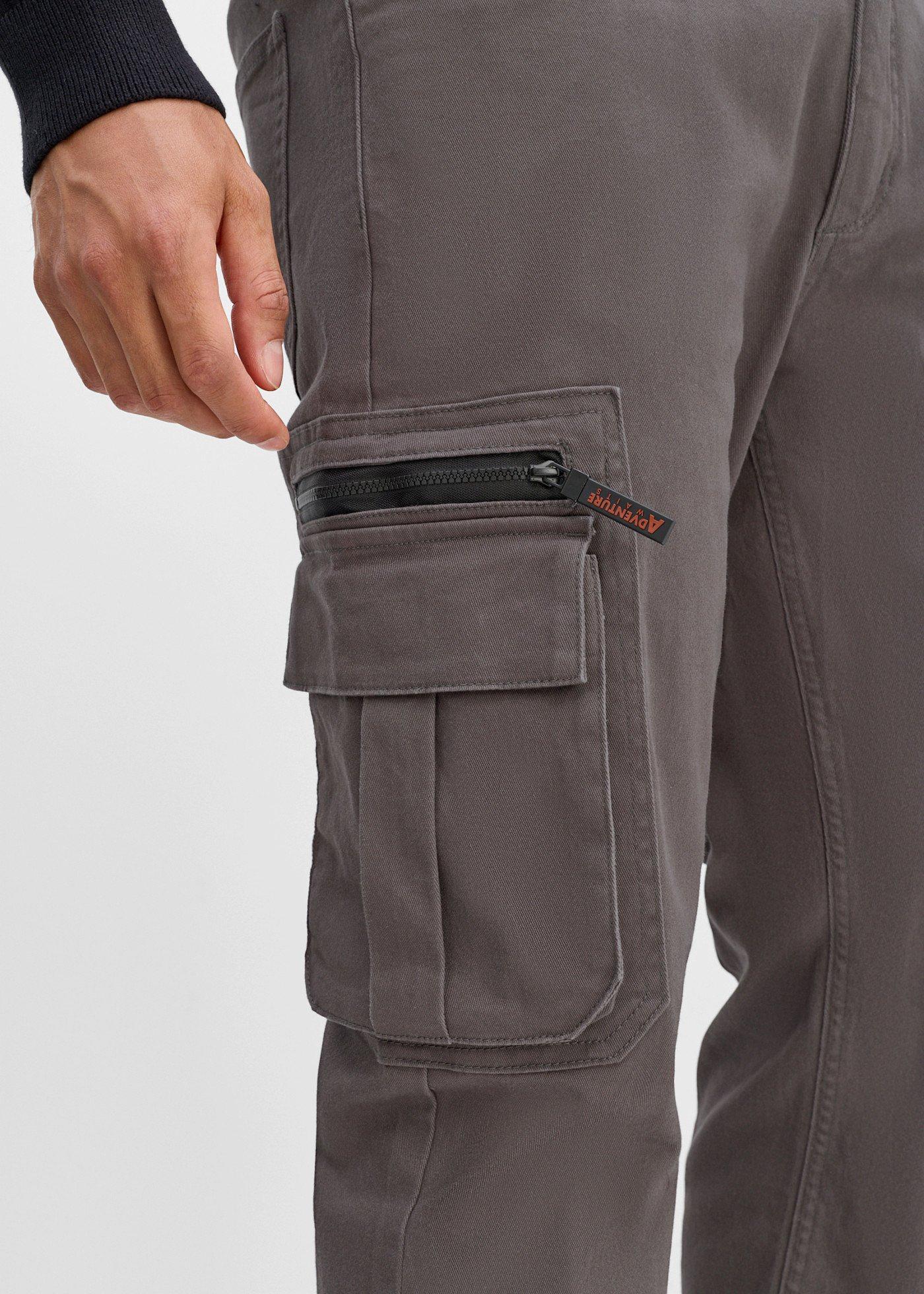 Spodnie bojówki o kroju classic fit ze stretchem, z elastyczną gumką w talii i prostymi nogawkami - Bonprix