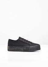 Plateau-Sneaker aus Baumwoll-Canvas in schwarz von vorne - bonprix