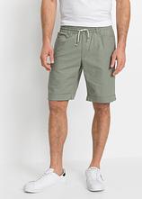 Regular Fit Schlupf-Bermuda aus luftigem Leinen-Mix in grün von vorne - bonprix