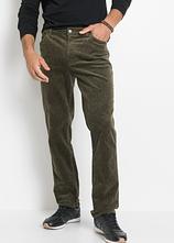 Optional[Regular Fit Stretch-Cordhose mit Komfortschnitt in grün von vorne - bonprix]